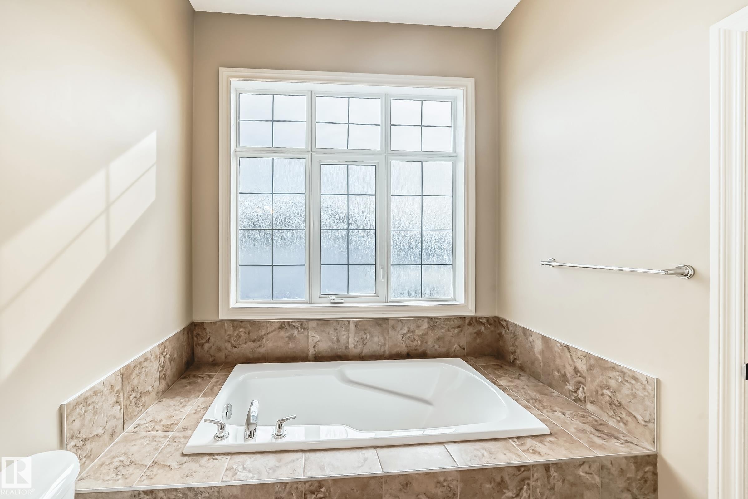 












13 12610 15 Avenue

,
Edmonton,




AB
T6W 1X1

