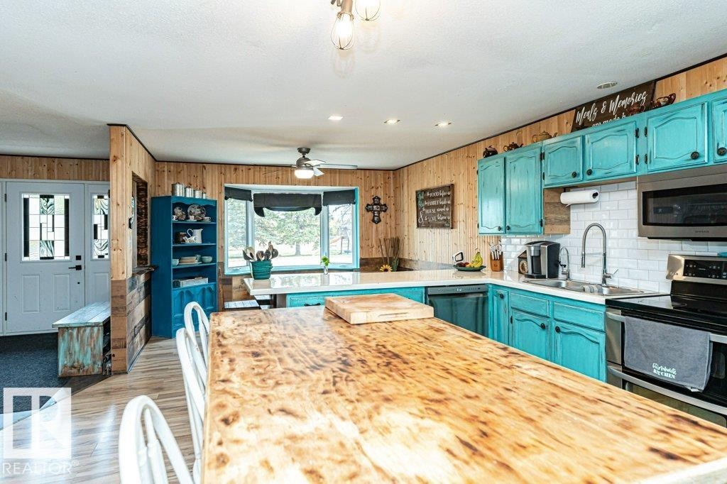 












54032 RGE ROAD 34

,
Rural Lac Ste. Anne County,




AB
T0E 0A1

