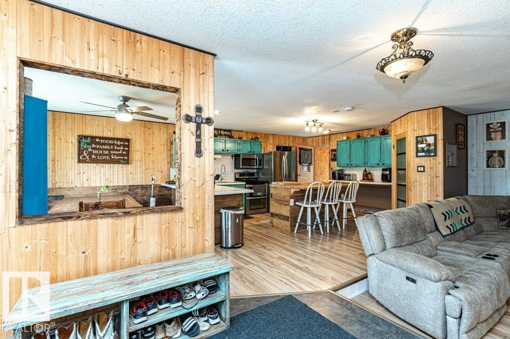 












54032 RGE ROAD 34

,
Rural Lac Ste. Anne County,




AB
T0E 0A1

