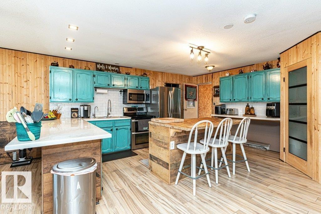 












54032 RGE ROAD 34

,
Rural Lac Ste. Anne County,




AB
T0E 0A1

