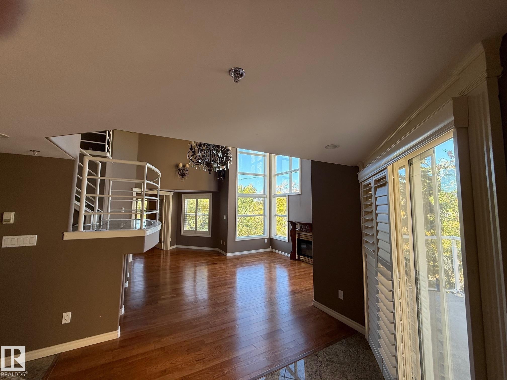 












404 12028 103 Avenue

,
Edmonton,




AB
T5K 2T9

