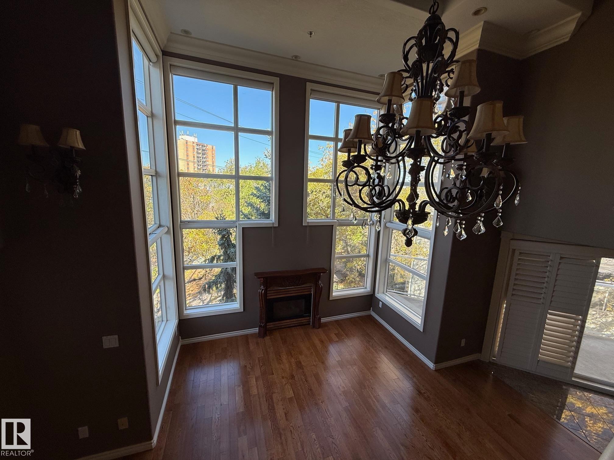 












404 12028 103 Avenue

,
Edmonton,




AB
T5K 2T9


