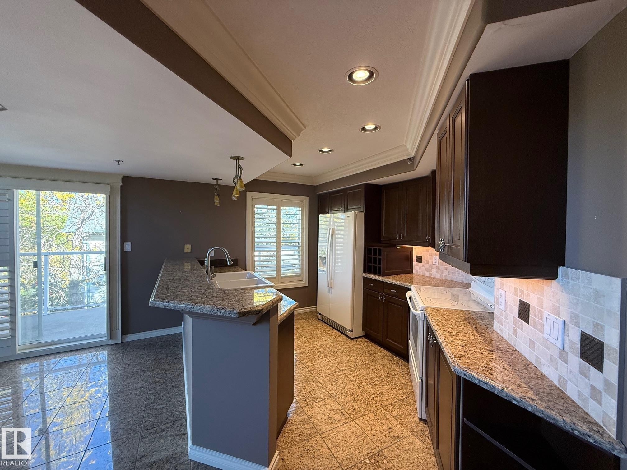 












404 12028 103 Avenue

,
Edmonton,




AB
T5K 2T9

