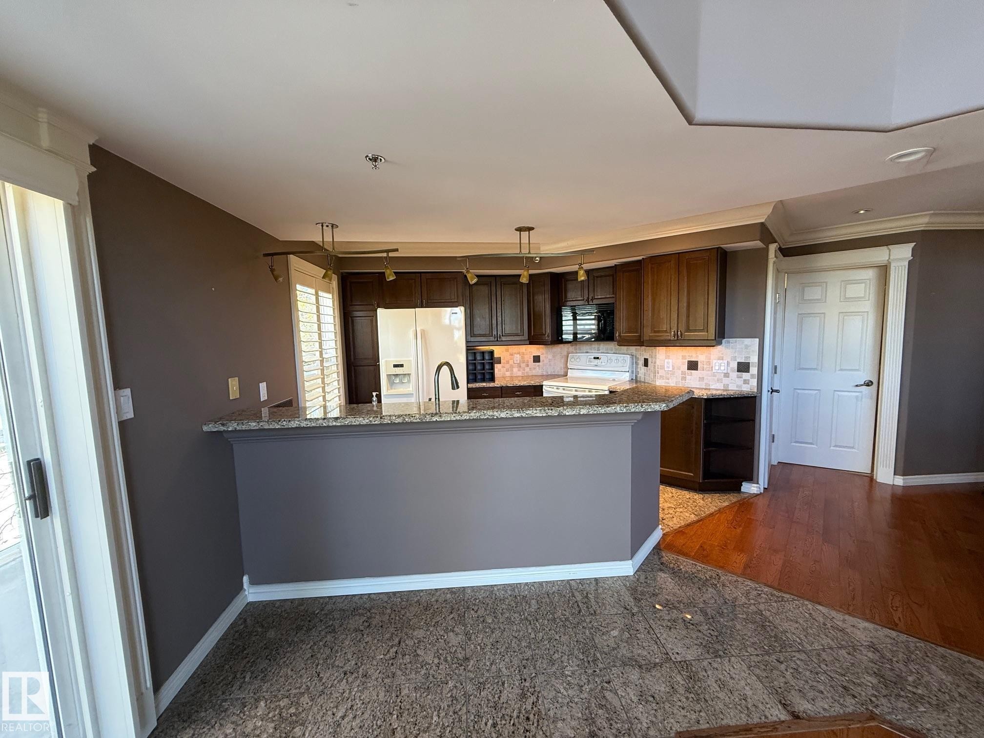 












404 12028 103 Avenue

,
Edmonton,




AB
T5K 2T9


