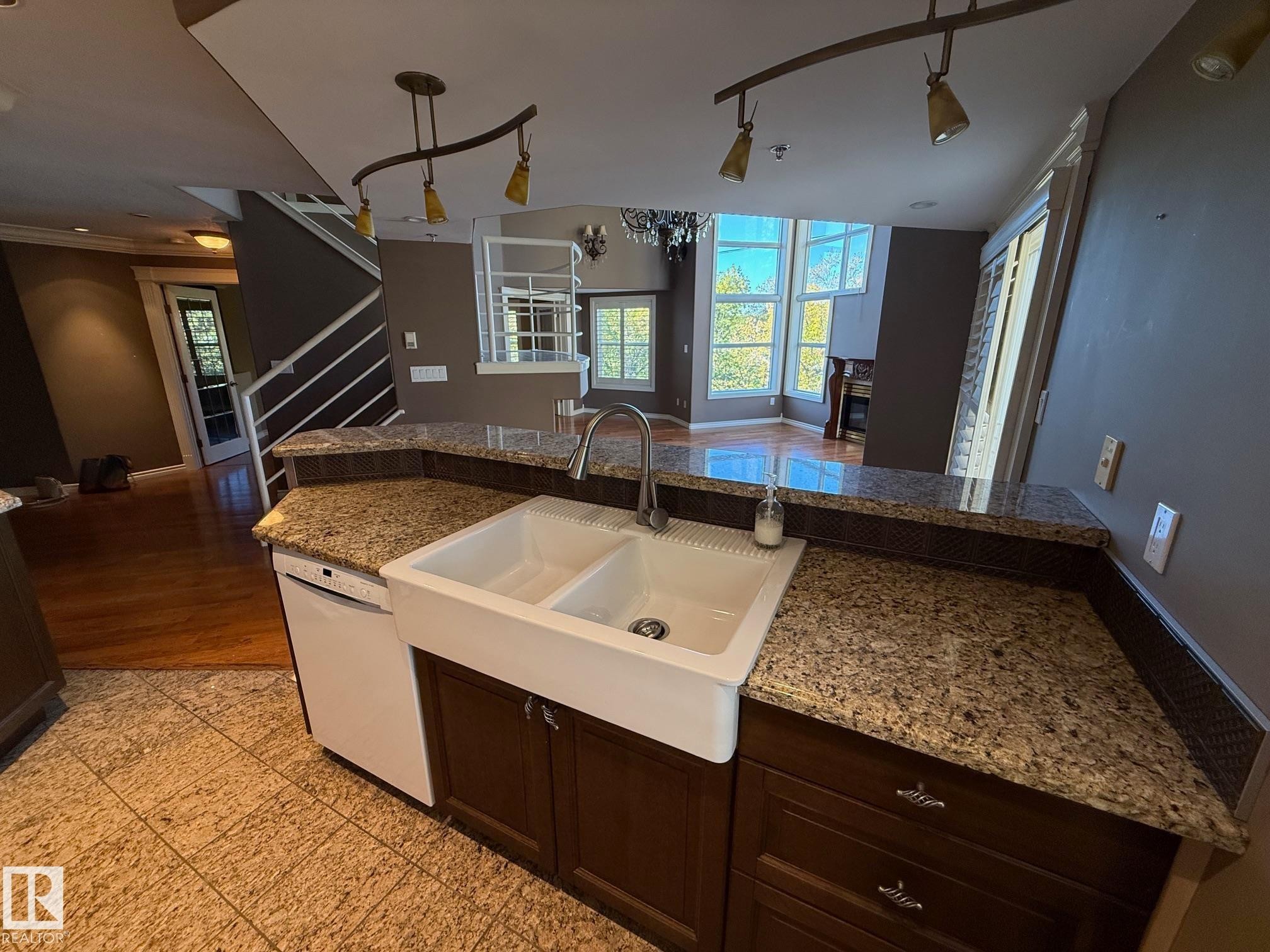 












404 12028 103 Avenue

,
Edmonton,




AB
T5K 2T9

