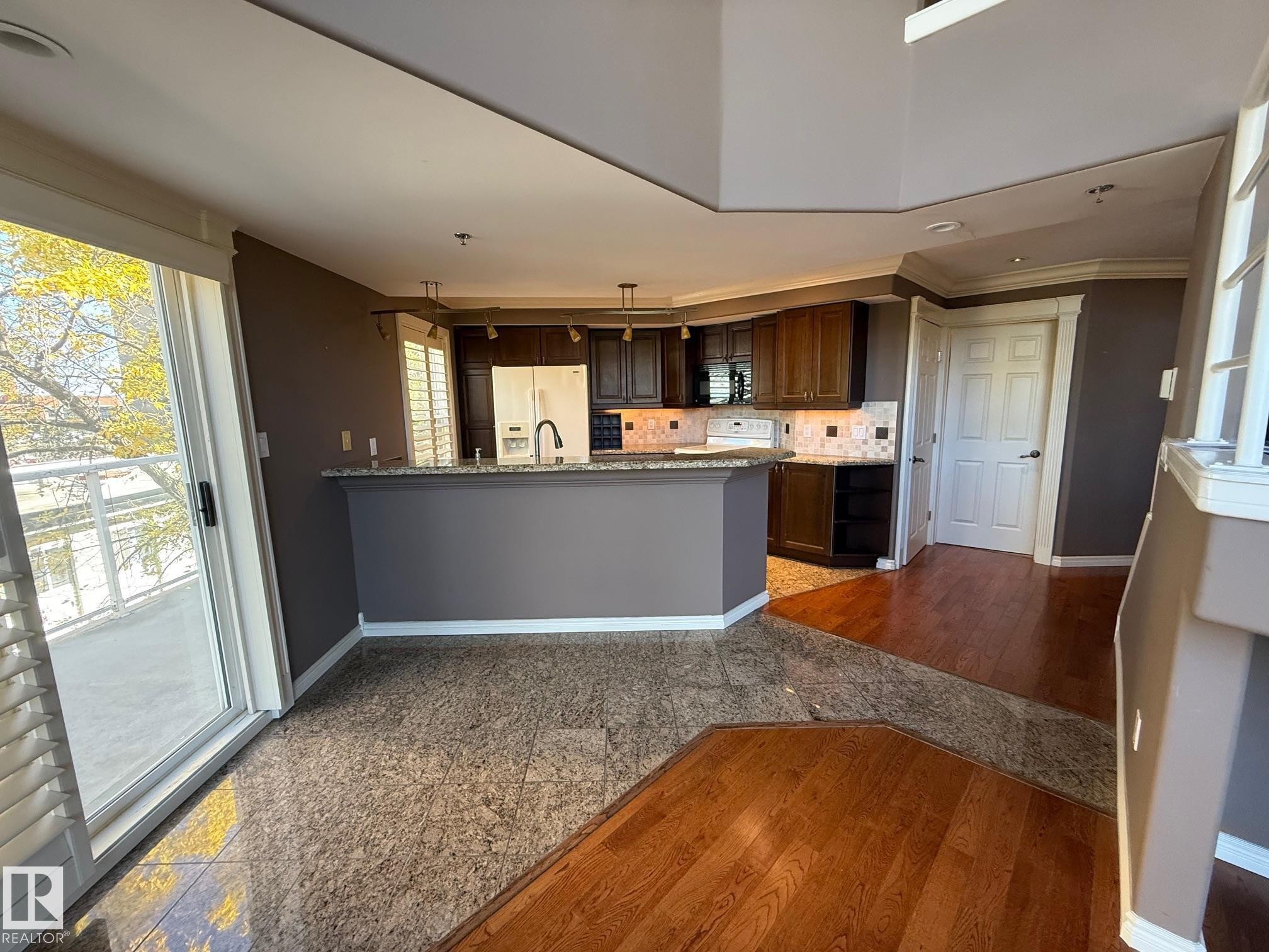 












404 12028 103 Avenue

,
Edmonton,




AB
T5K 2T9

