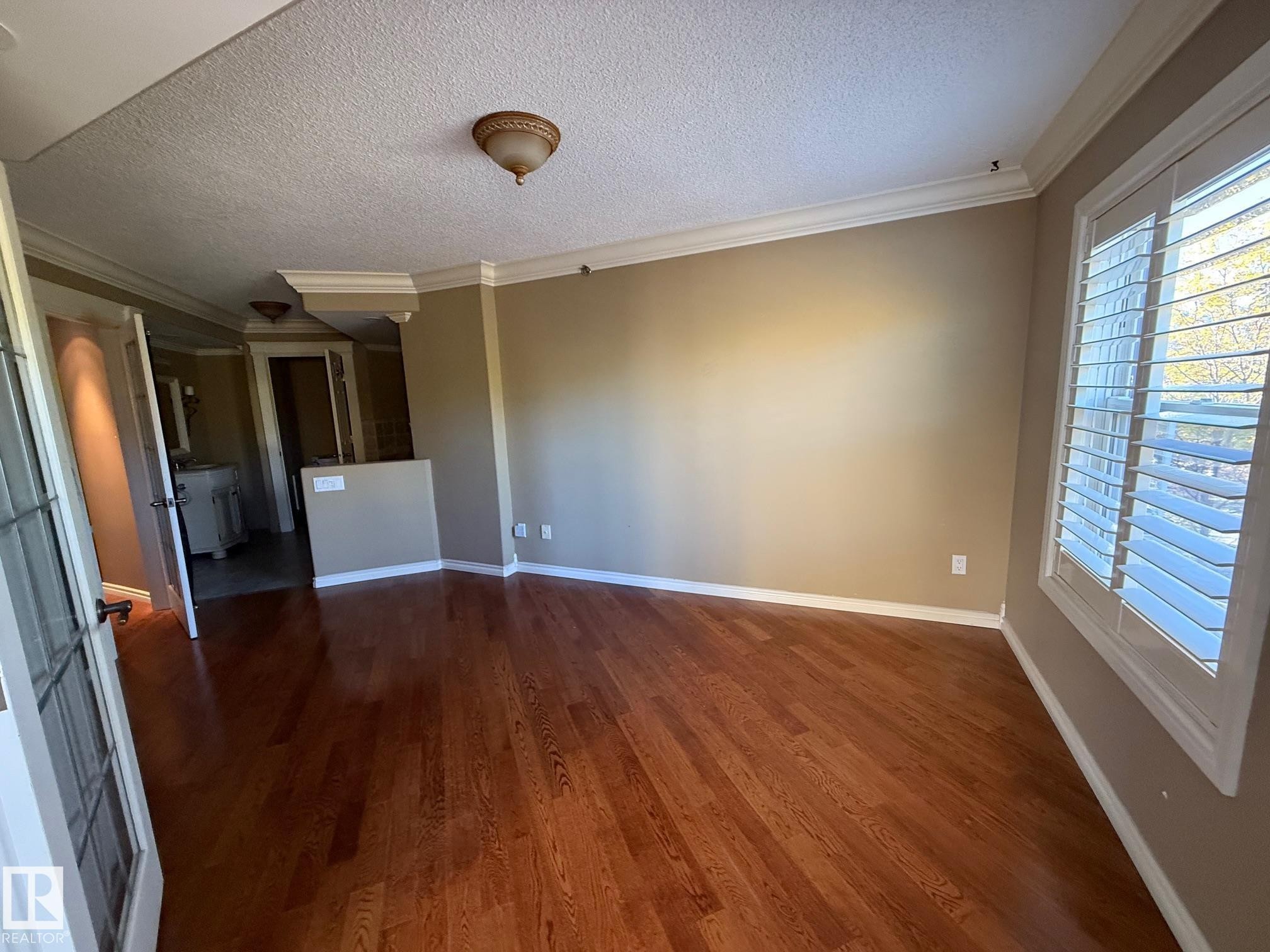 












404 12028 103 Avenue

,
Edmonton,




AB
T5K 2T9

