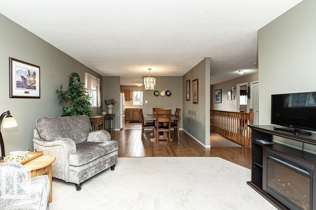 












41 1904 MILL WOODS Road

,
Edmonton,




AB
T6K 4E4

