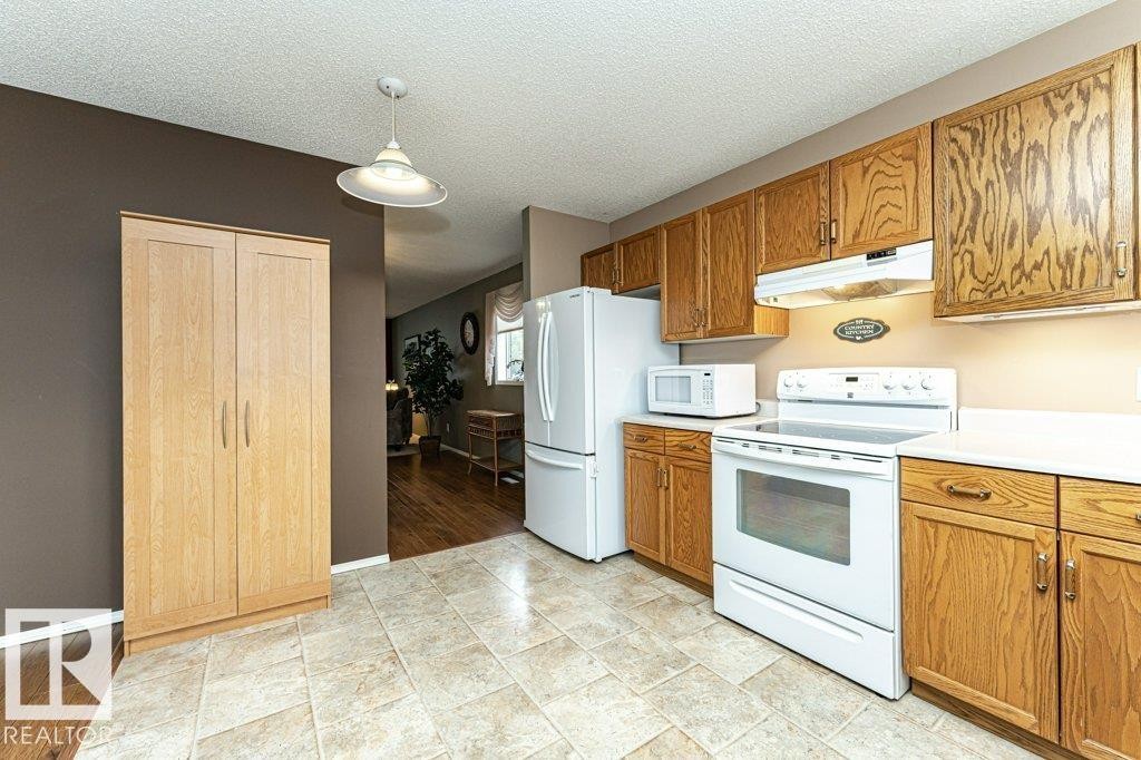 












41 1904 MILL WOODS Road

,
Edmonton,




AB
T6K 4E4

