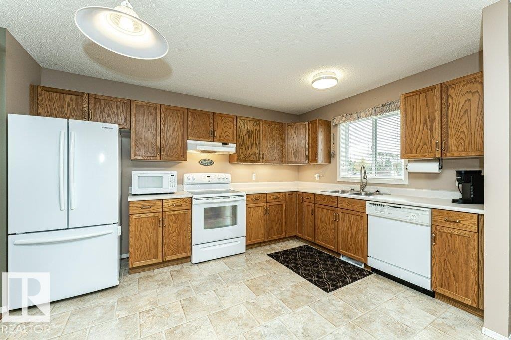 












41 1904 MILL WOODS Road

,
Edmonton,




AB
T6K 4E4

