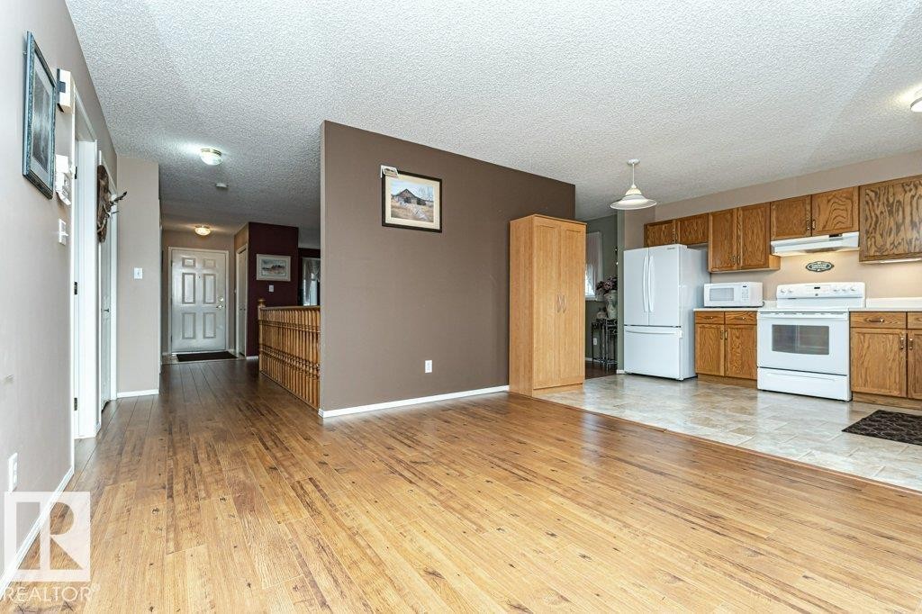 












41 1904 MILL WOODS Road

,
Edmonton,




AB
T6K 4E4

