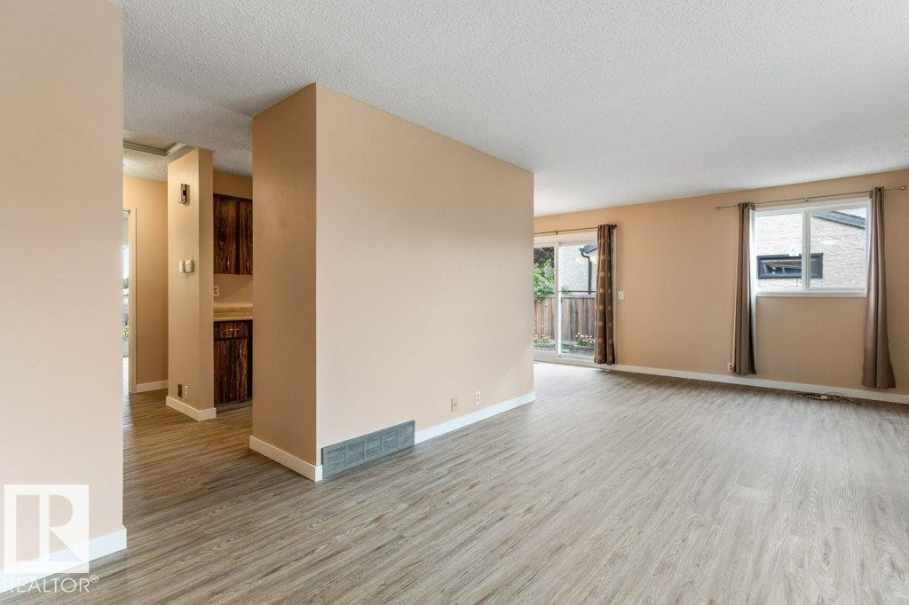 












5704 93A Avenue

,
Edmonton,




AB
T6B 2K7

