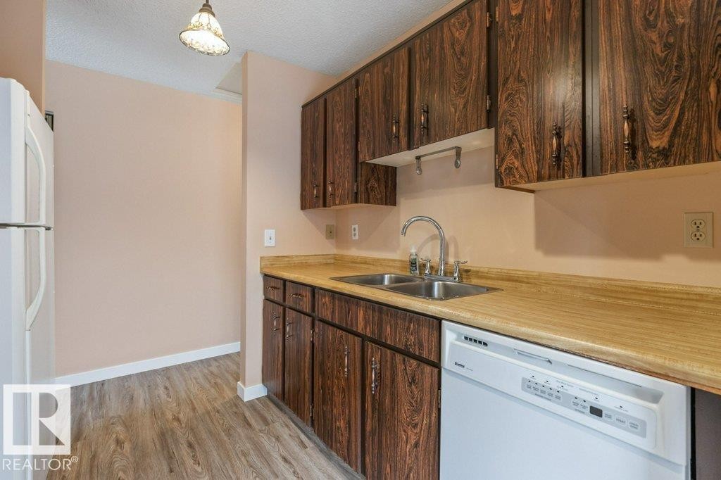 












5704 93A Avenue

,
Edmonton,




AB
T6B 2K7

