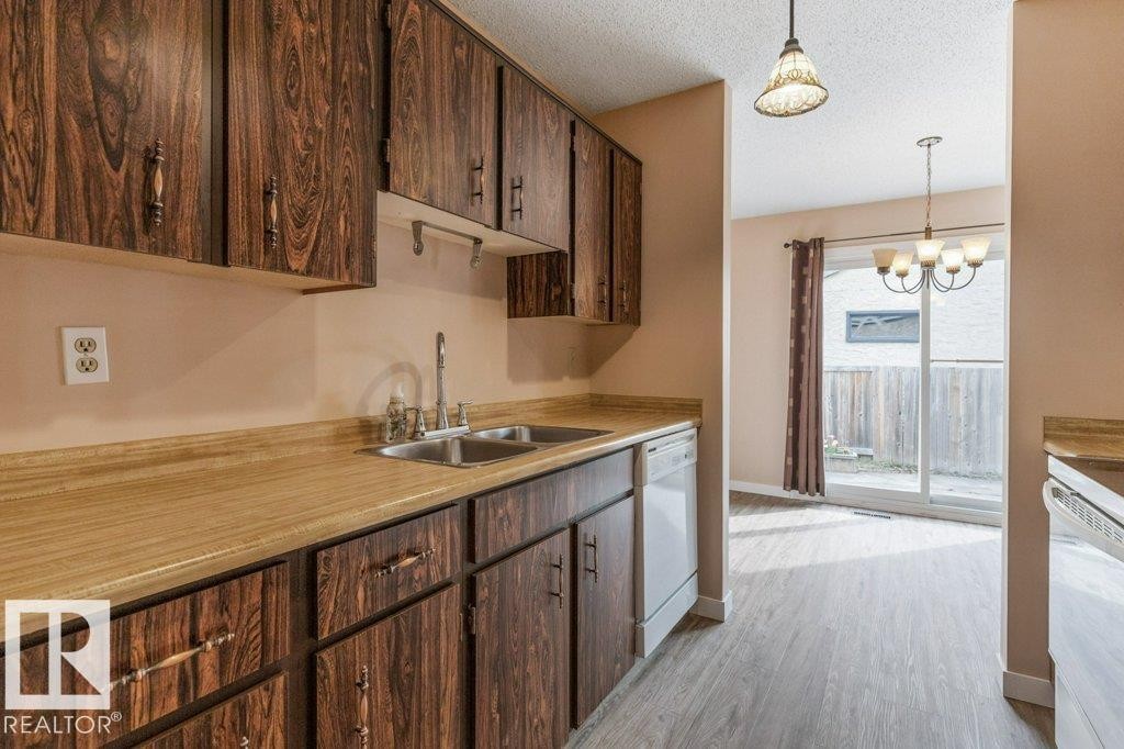 












5704 93A Avenue

,
Edmonton,




AB
T6B 2K7

