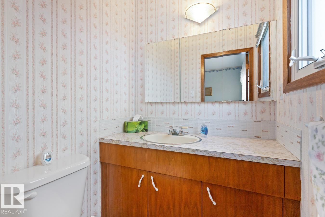 












4215 117 Street

,
Edmonton,




AB
T6J 1T5

