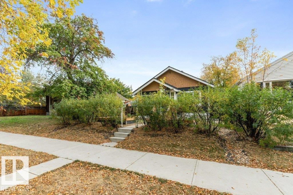 












11215 67 Street

,
Edmonton,




AB
T6B 0K9

