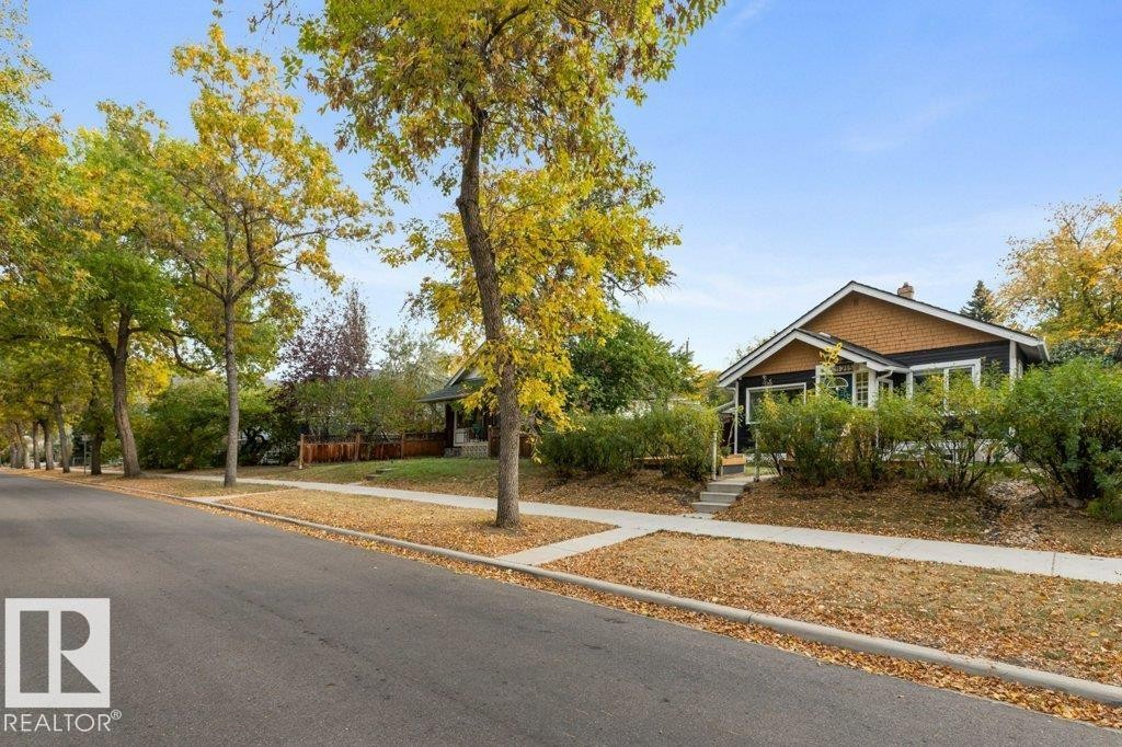 












11215 67 Street

,
Edmonton,




AB
T6B 0K9

