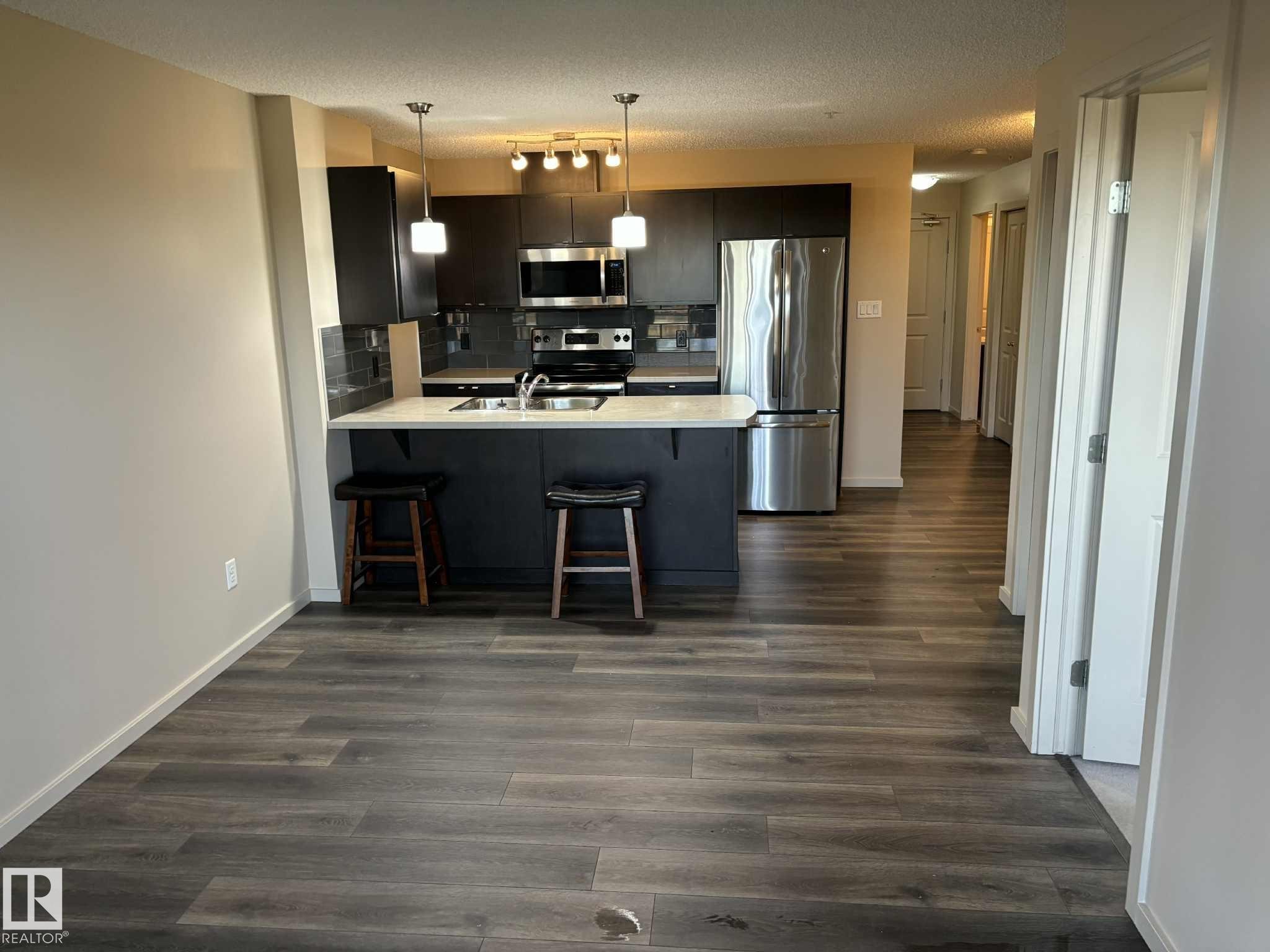 












351 1196 HYNDMAN Road

,
Edmonton,




AB
T5A 0X8

