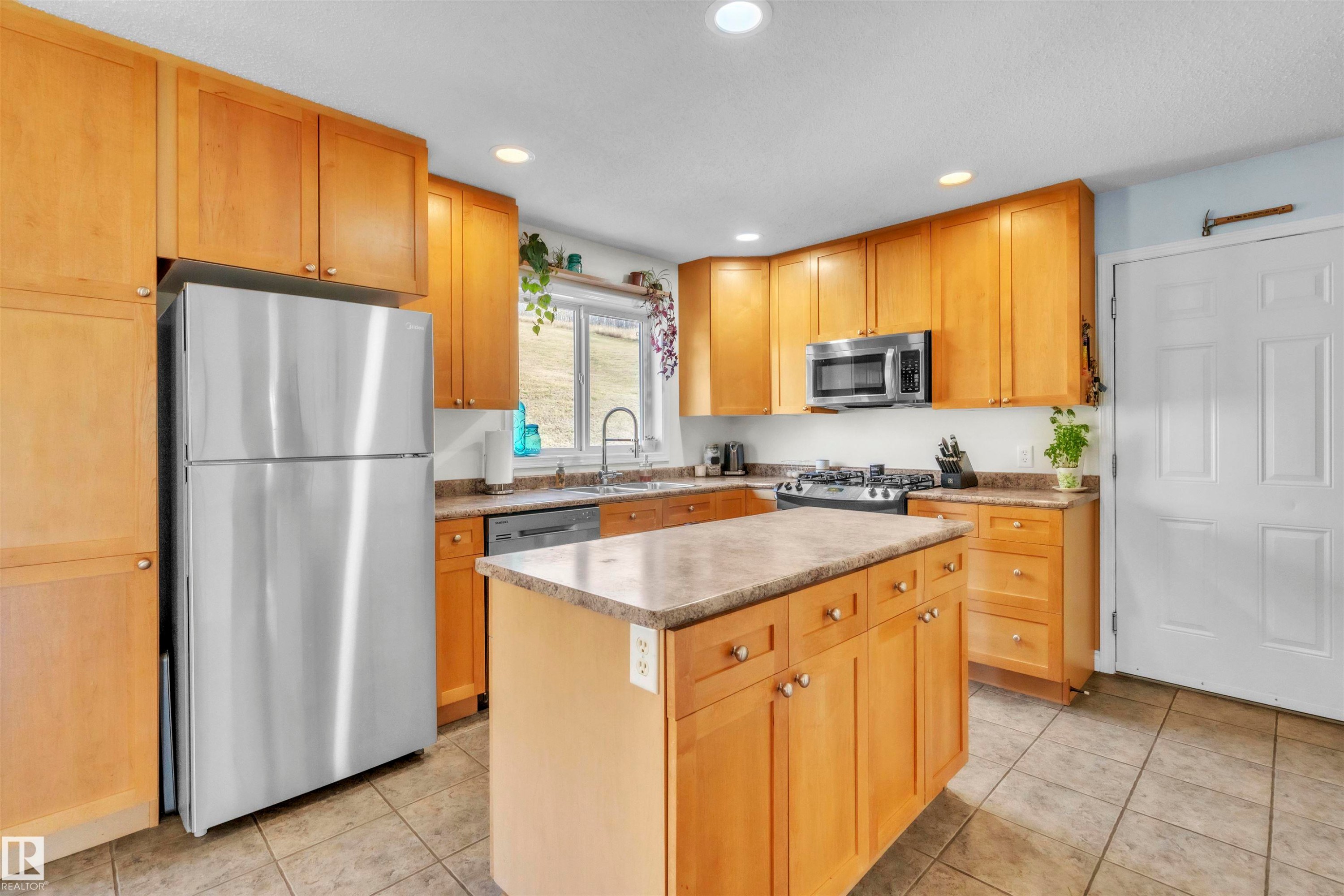 












5003 52 Avenue

,
Rural Bonnyville M.D.,




AB
T0A 0T0

