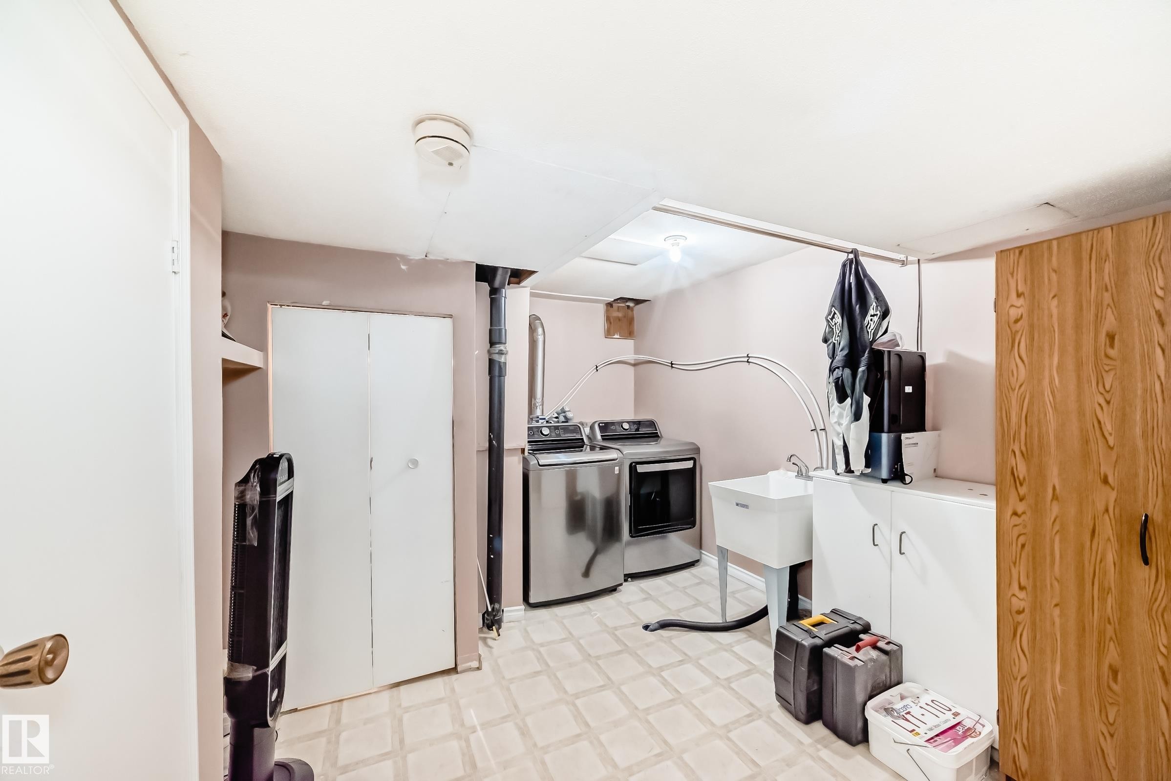 












18215 80A Avenue

,
Edmonton,




AB
T5T 0V4

