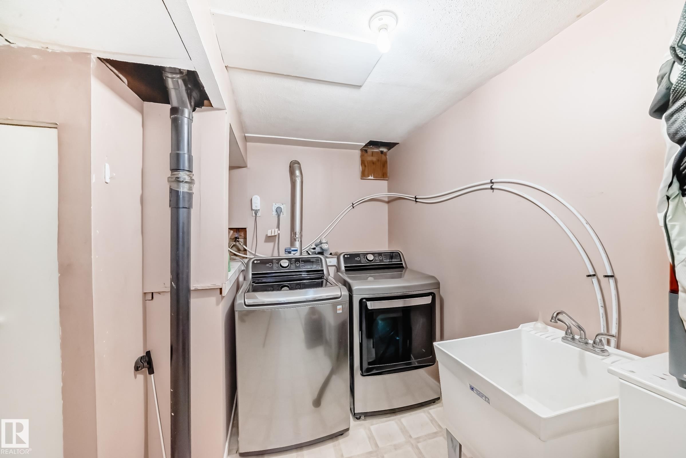 












18215 80A Avenue

,
Edmonton,




AB
T5T 0V4

