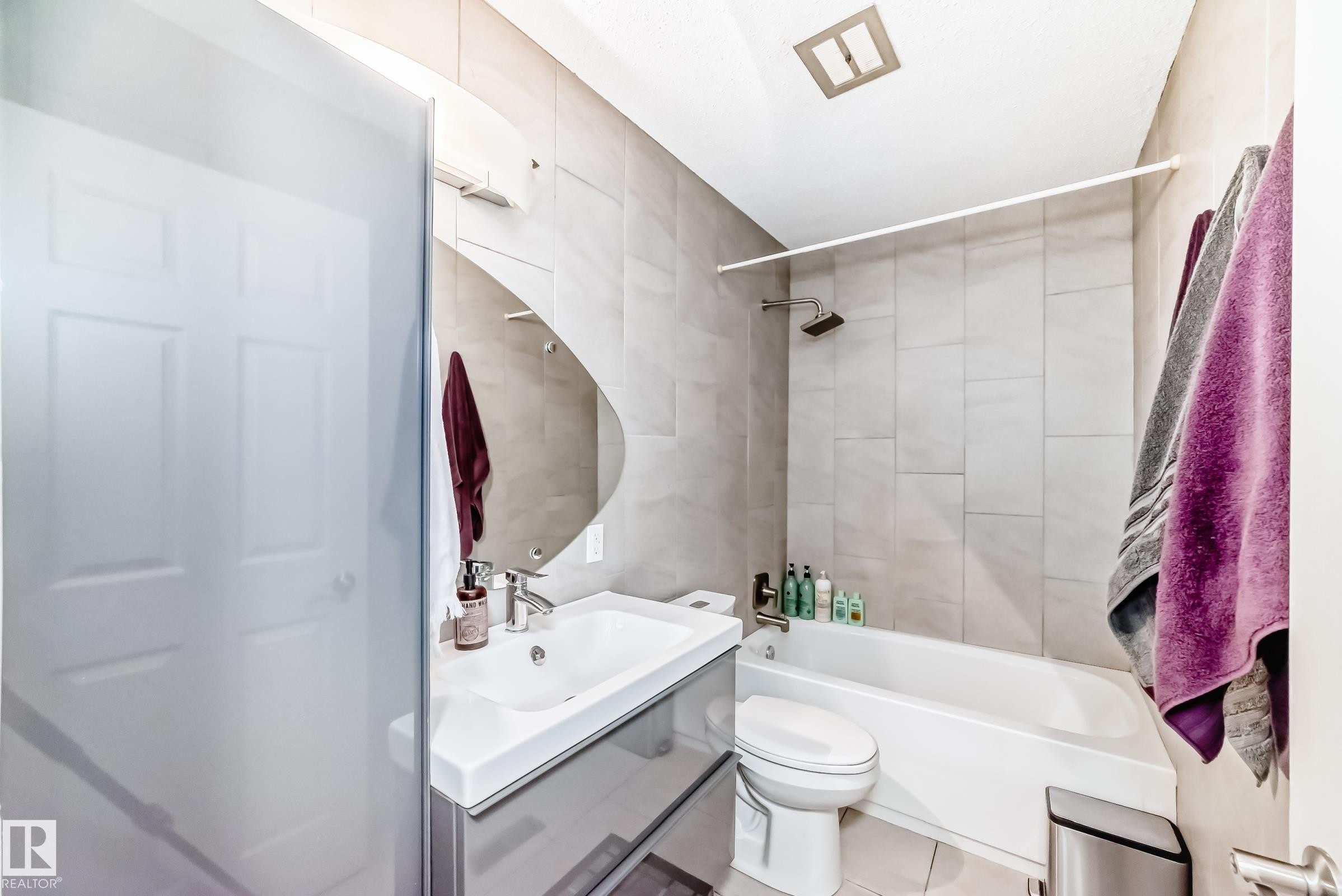 












18215 80A Avenue

,
Edmonton,




AB
T5T 0V4

