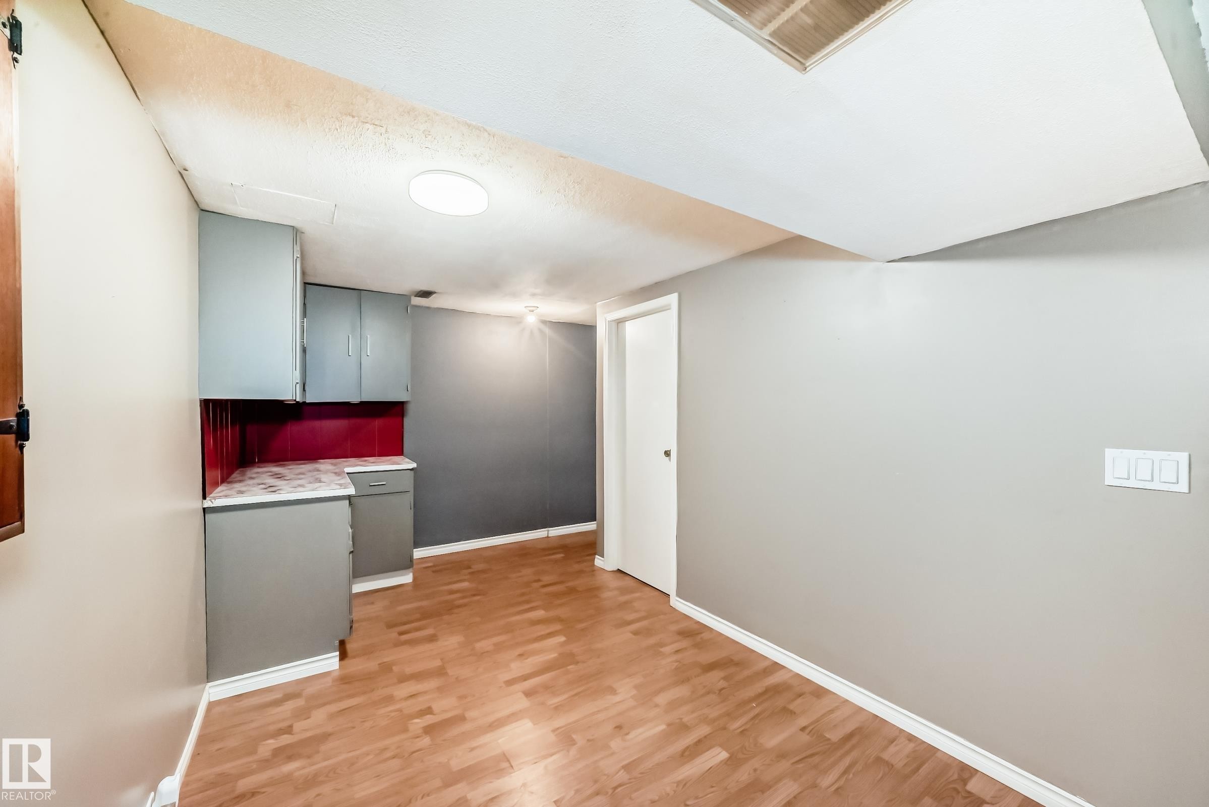 












18215 80A Avenue

,
Edmonton,




AB
T5T 0V4

