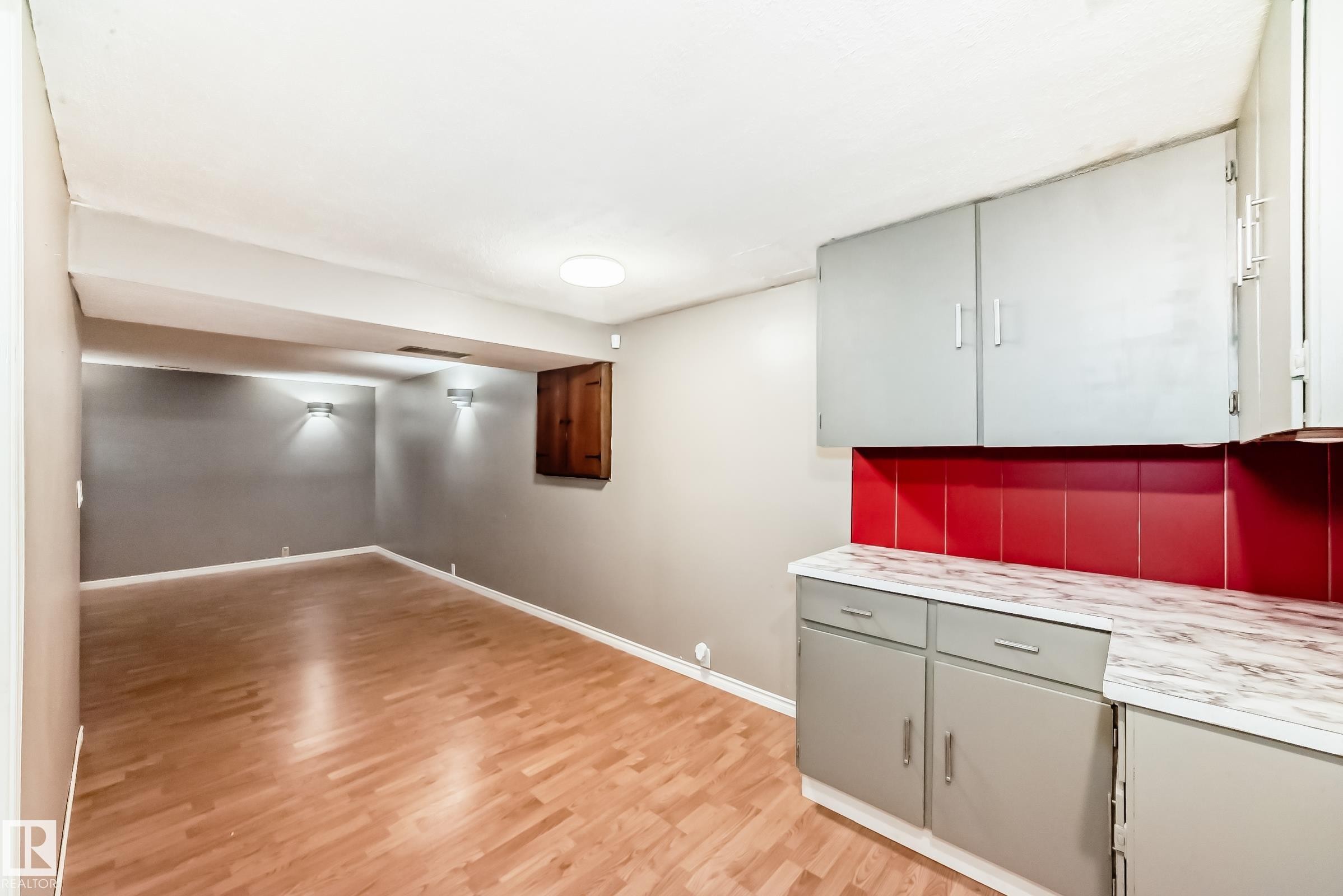 












18215 80A Avenue

,
Edmonton,




AB
T5T 0V4

