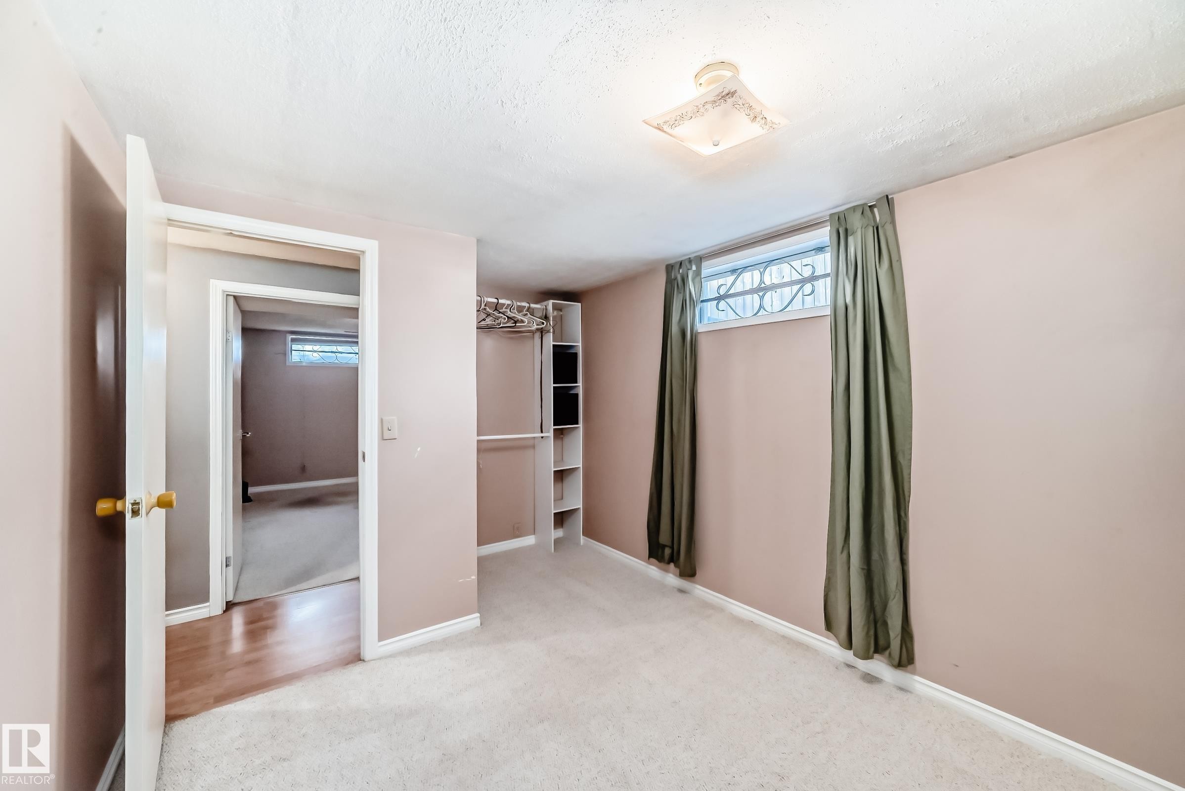 












18215 80A Avenue

,
Edmonton,




AB
T5T 0V4

