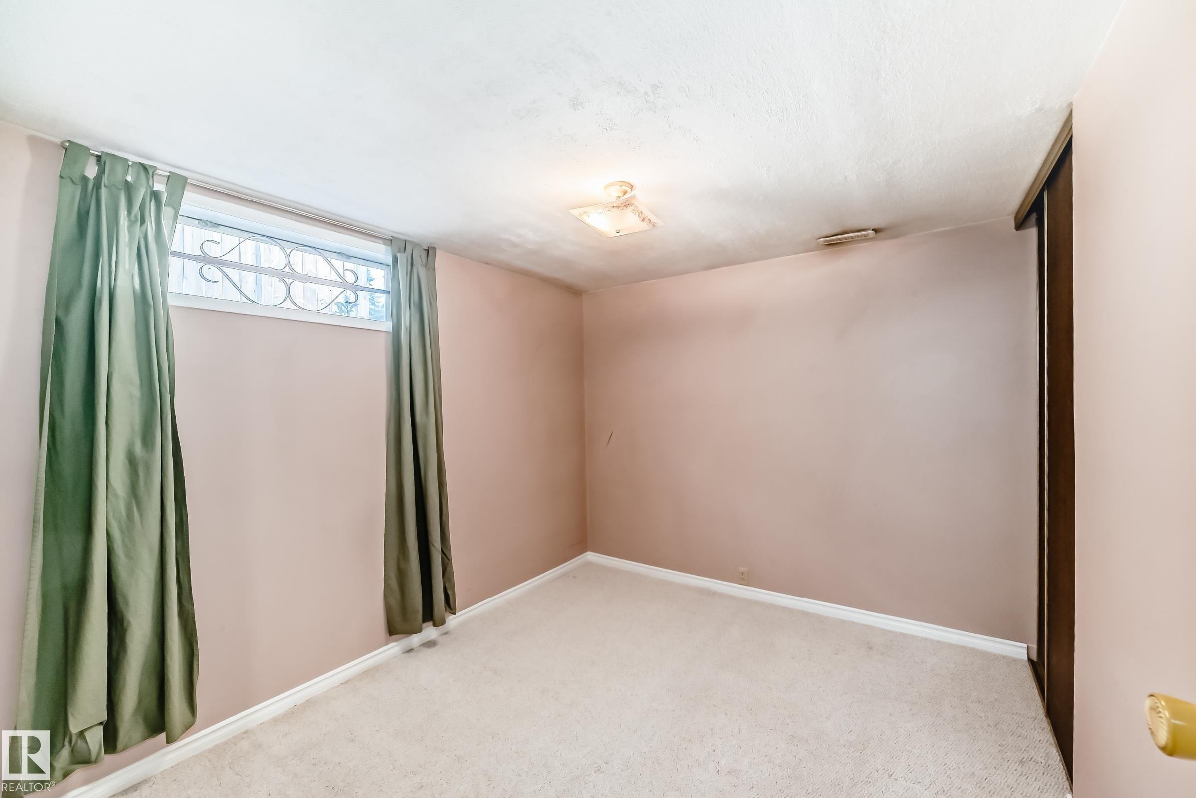 












18215 80A Avenue

,
Edmonton,




AB
T5T 0V4

