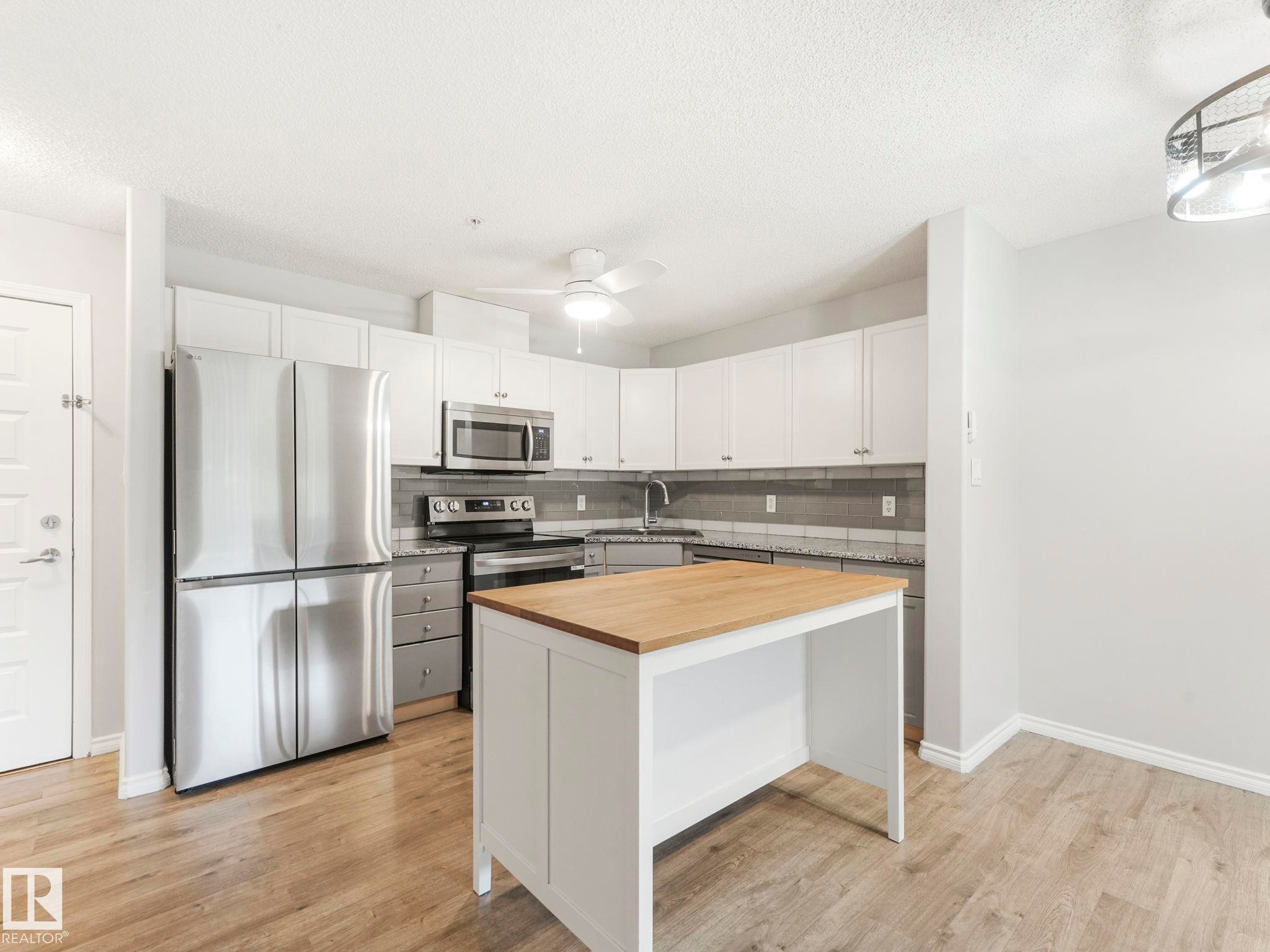 












110 646 MCALLISTER Loop

,
Edmonton,




AB
T6W 0B5

