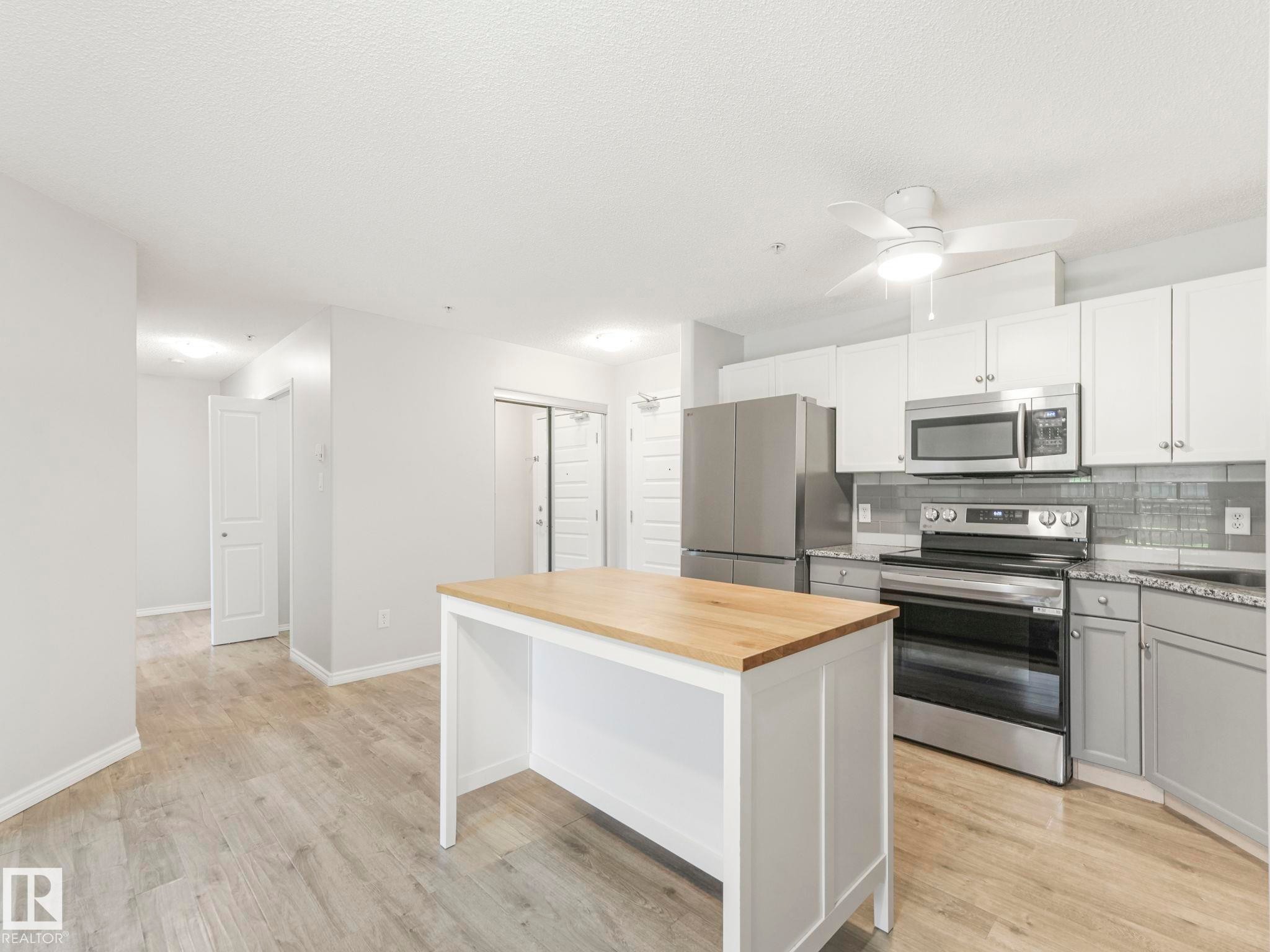 












110 646 MCALLISTER Loop

,
Edmonton,




AB
T6W 0B5

