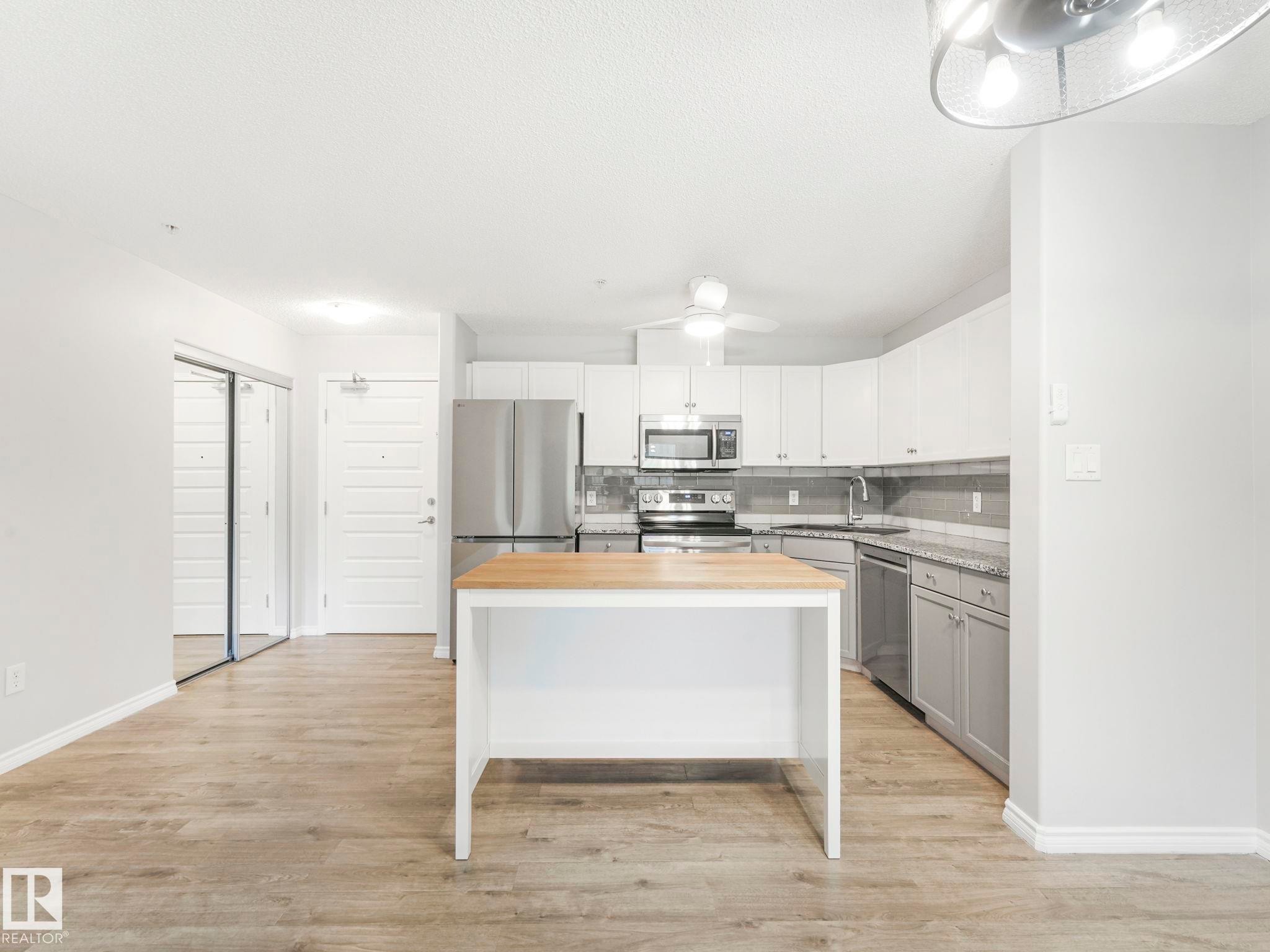 












110 646 MCALLISTER Loop

,
Edmonton,




AB
T6W 0B5

