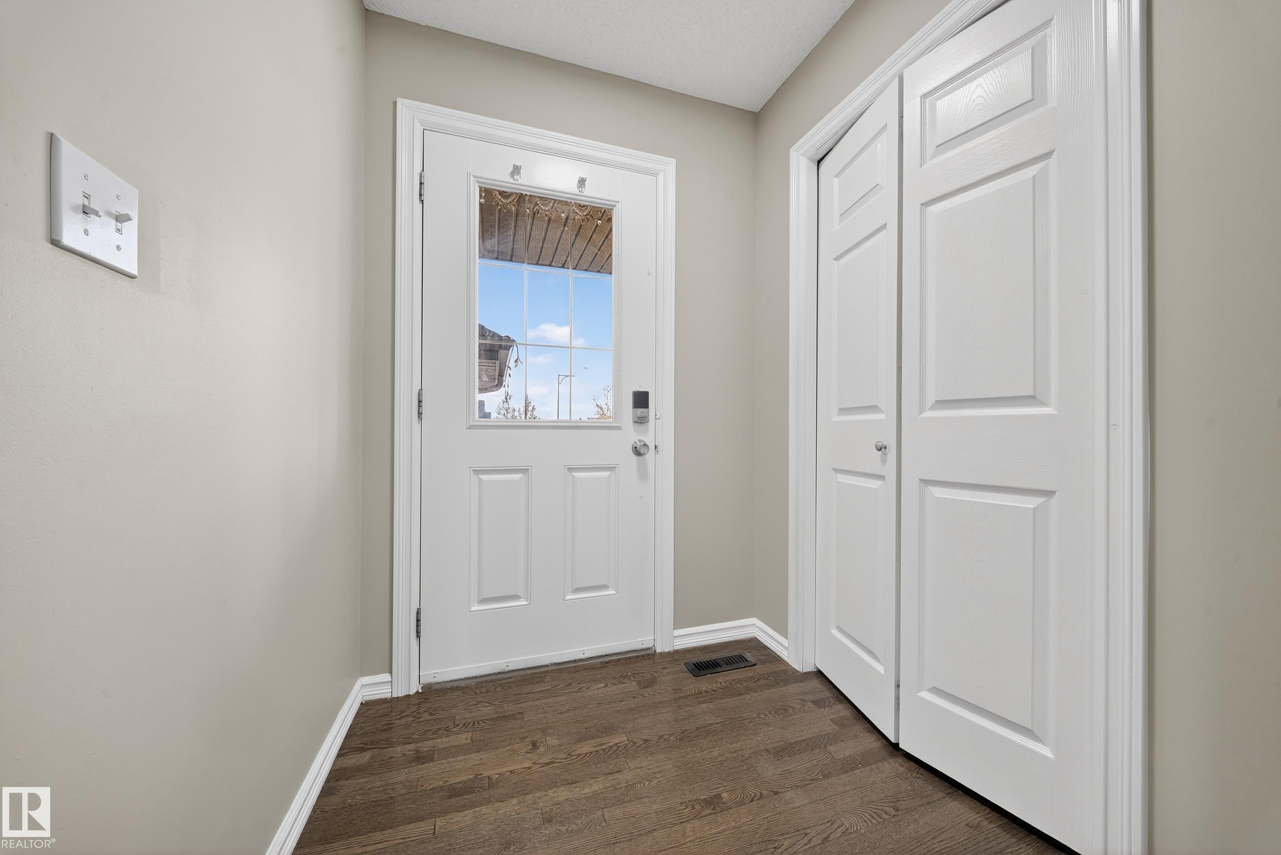 












1827 28 Street

,
Edmonton,




AB
T6T 0N8

