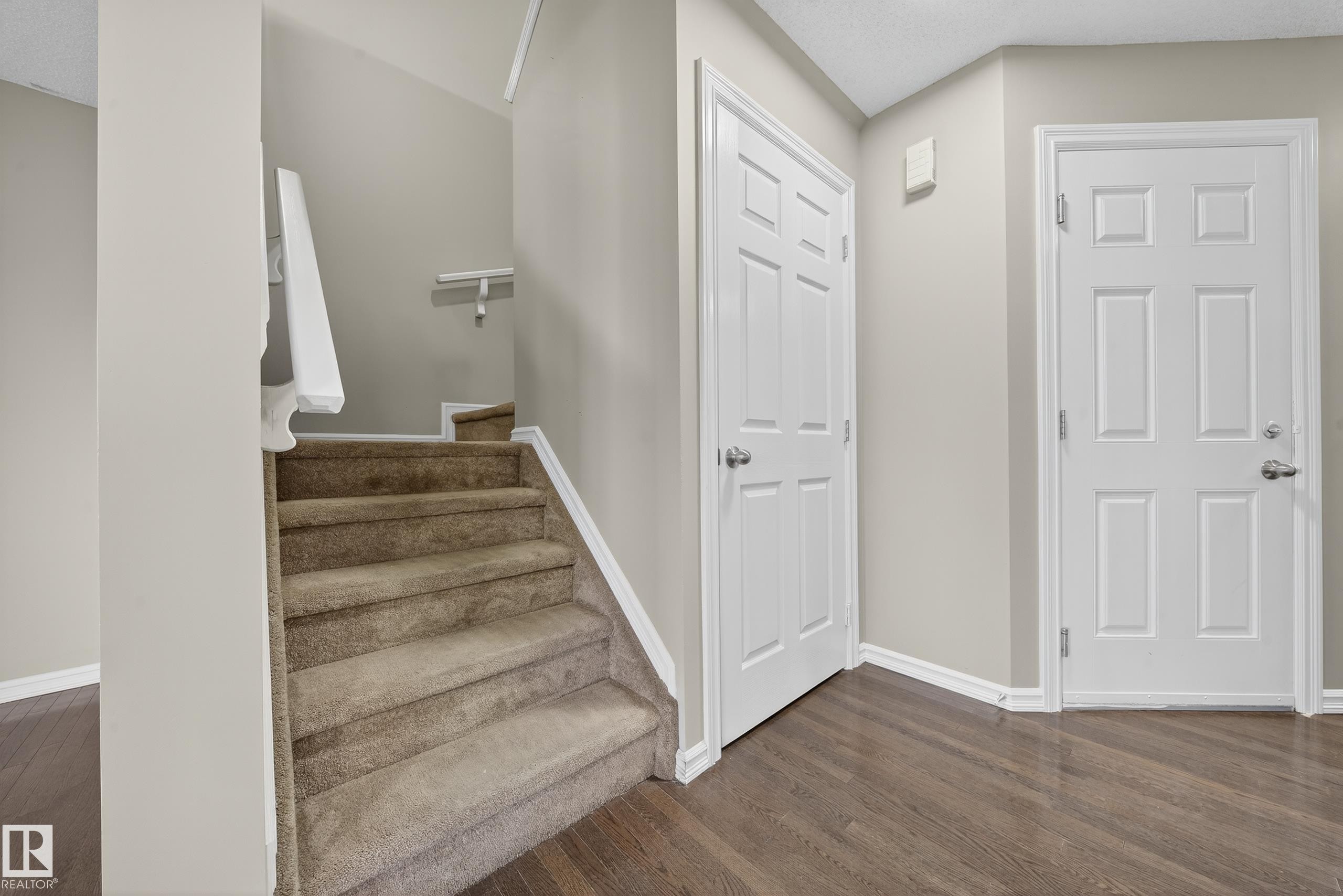 












1827 28 Street

,
Edmonton,




AB
T6T 0N8

