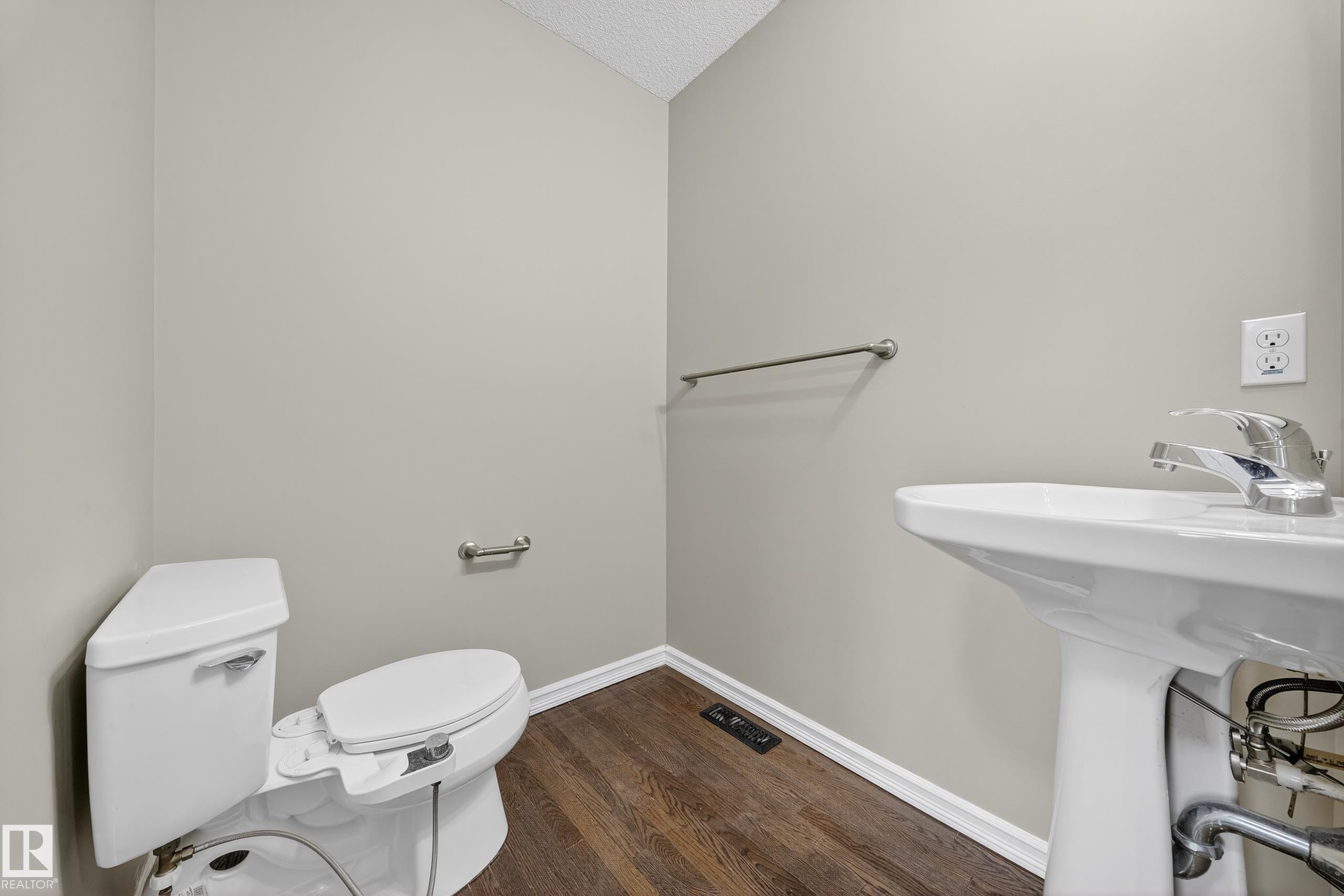 












1827 28 Street

,
Edmonton,




AB
T6T 0N8

