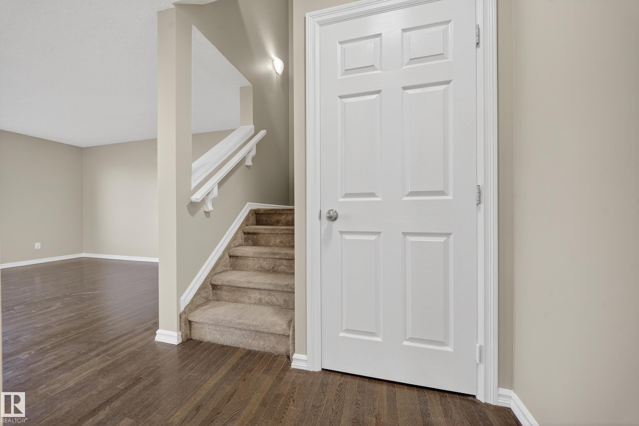 












1827 28 Street

,
Edmonton,




AB
T6T 0N8

