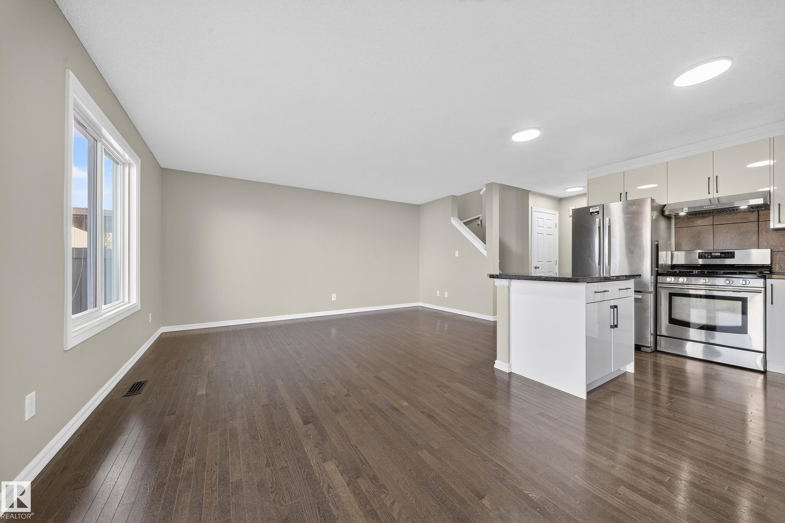 












1827 28 Street

,
Edmonton,




AB
T6T 0N8

