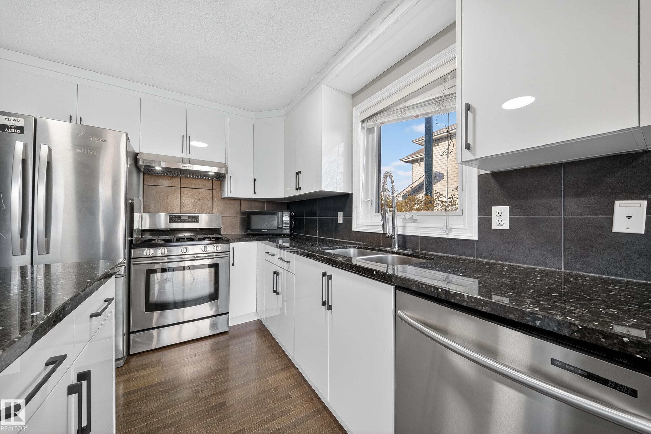 












1827 28 Street

,
Edmonton,




AB
T6T 0N8

