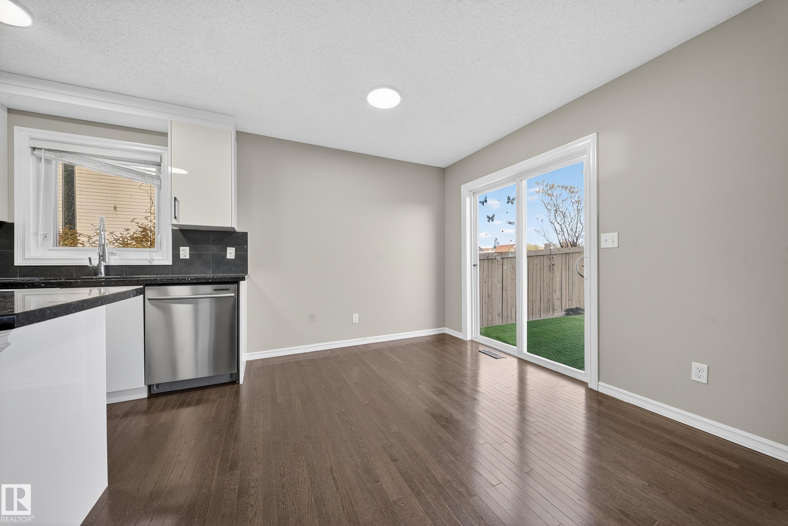 












1827 28 Street

,
Edmonton,




AB
T6T 0N8

