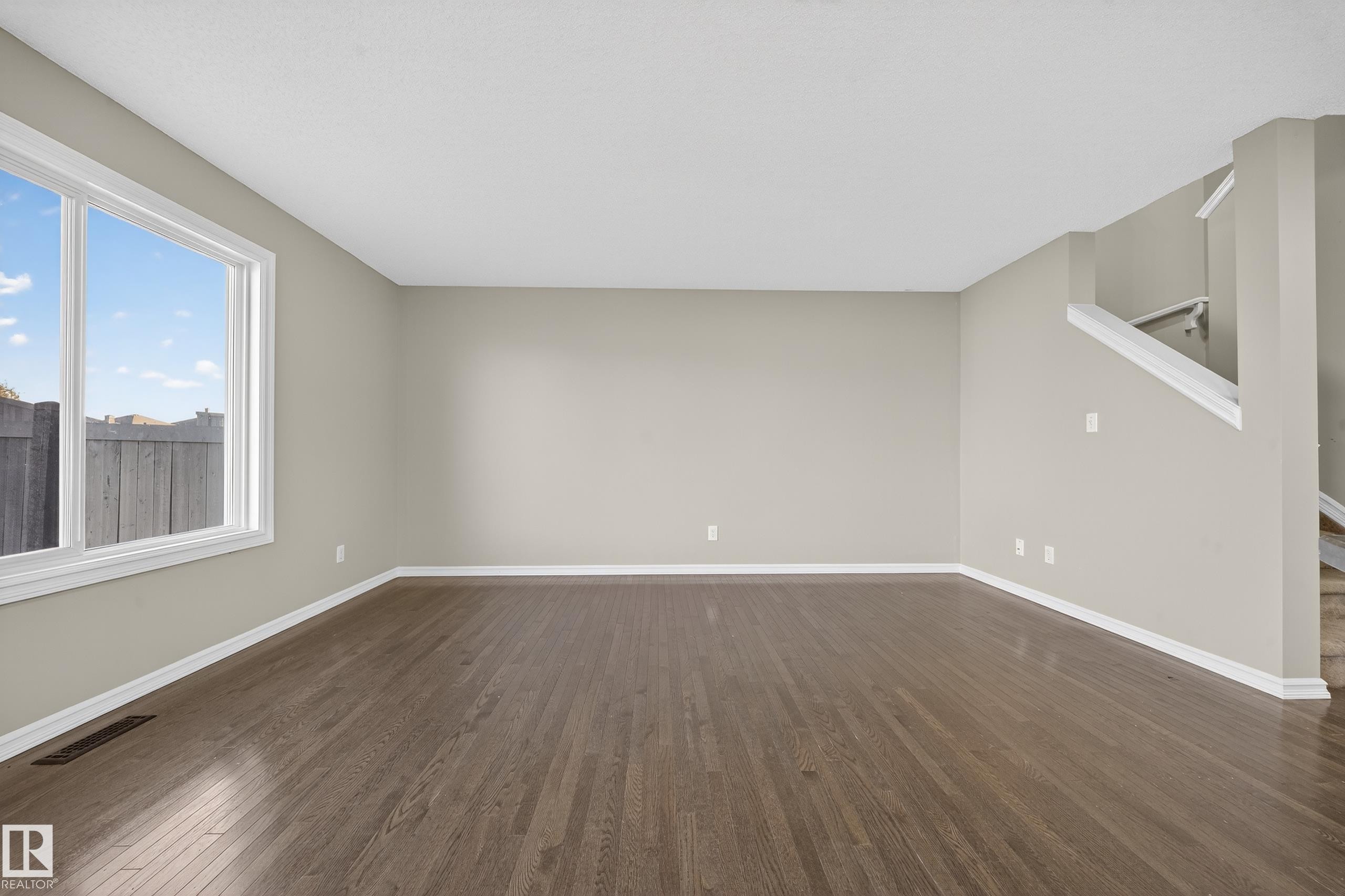 












1827 28 Street

,
Edmonton,




AB
T6T 0N8

