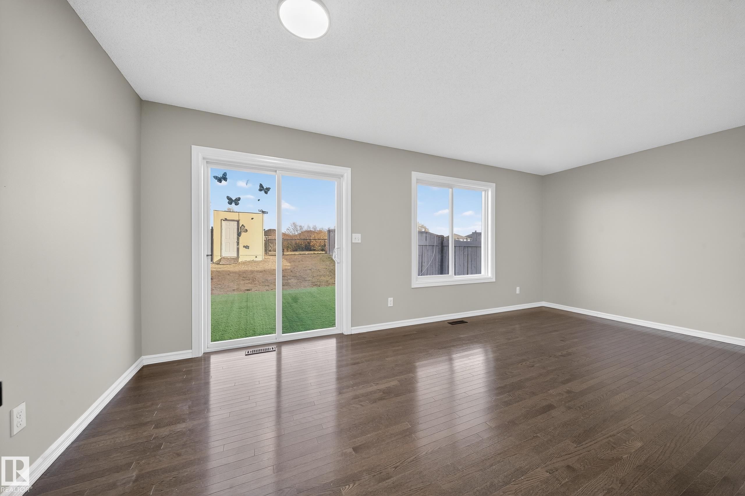 












1827 28 Street

,
Edmonton,




AB
T6T 0N8

