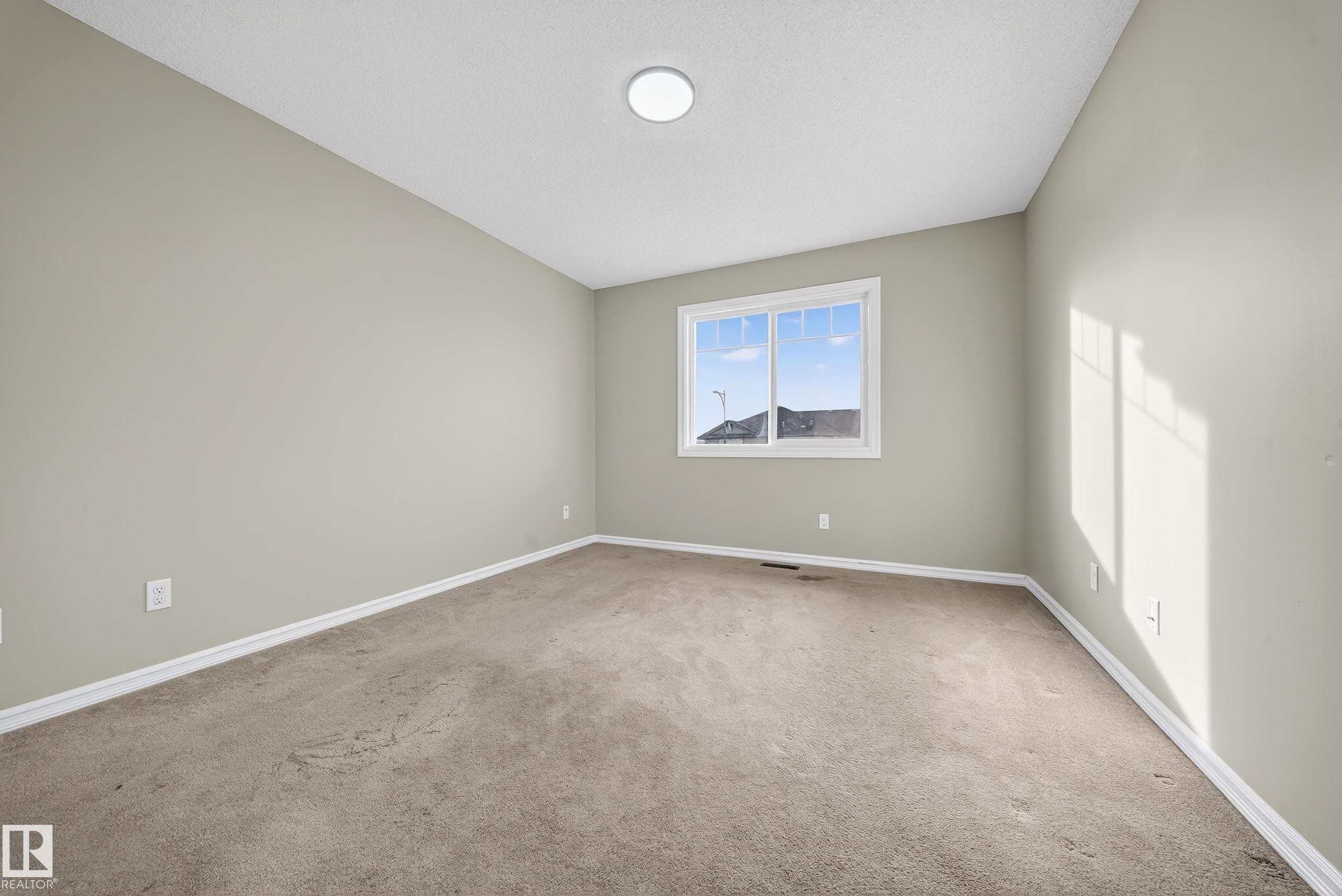 












1827 28 Street

,
Edmonton,




AB
T6T 0N8

