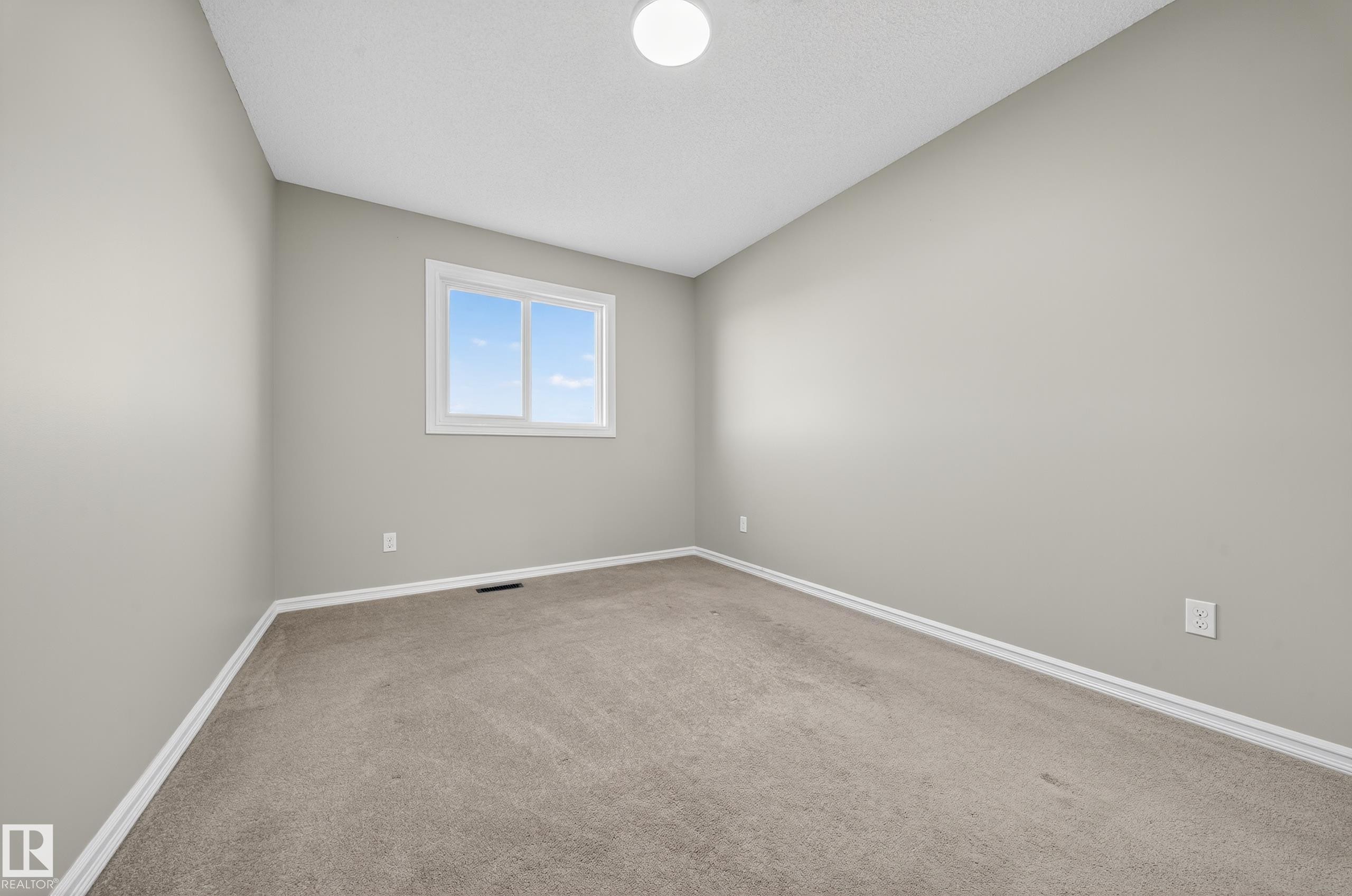 












1827 28 Street

,
Edmonton,




AB
T6T 0N8

