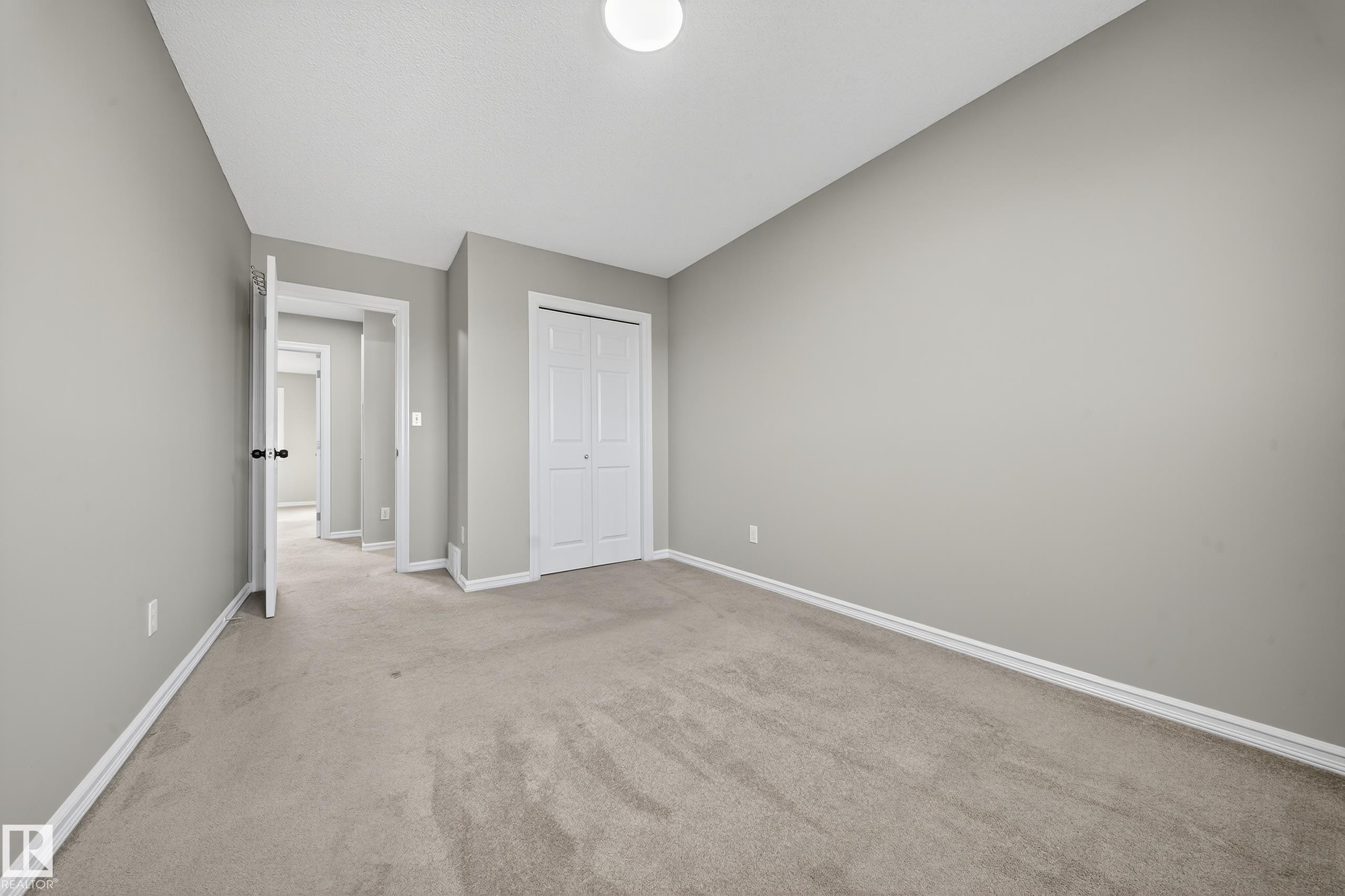 












1827 28 Street

,
Edmonton,




AB
T6T 0N8

