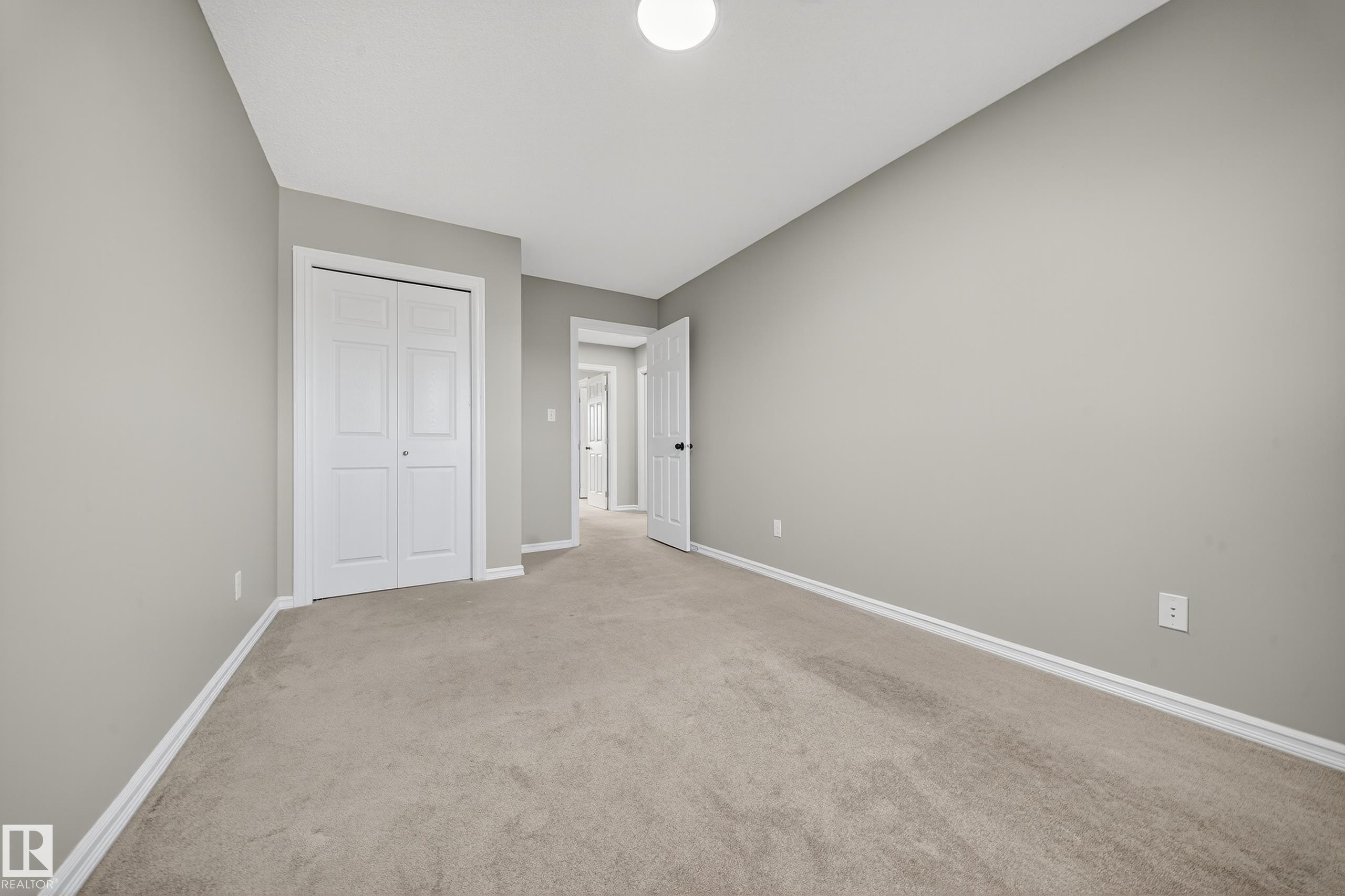 












1827 28 Street

,
Edmonton,




AB
T6T 0N8

