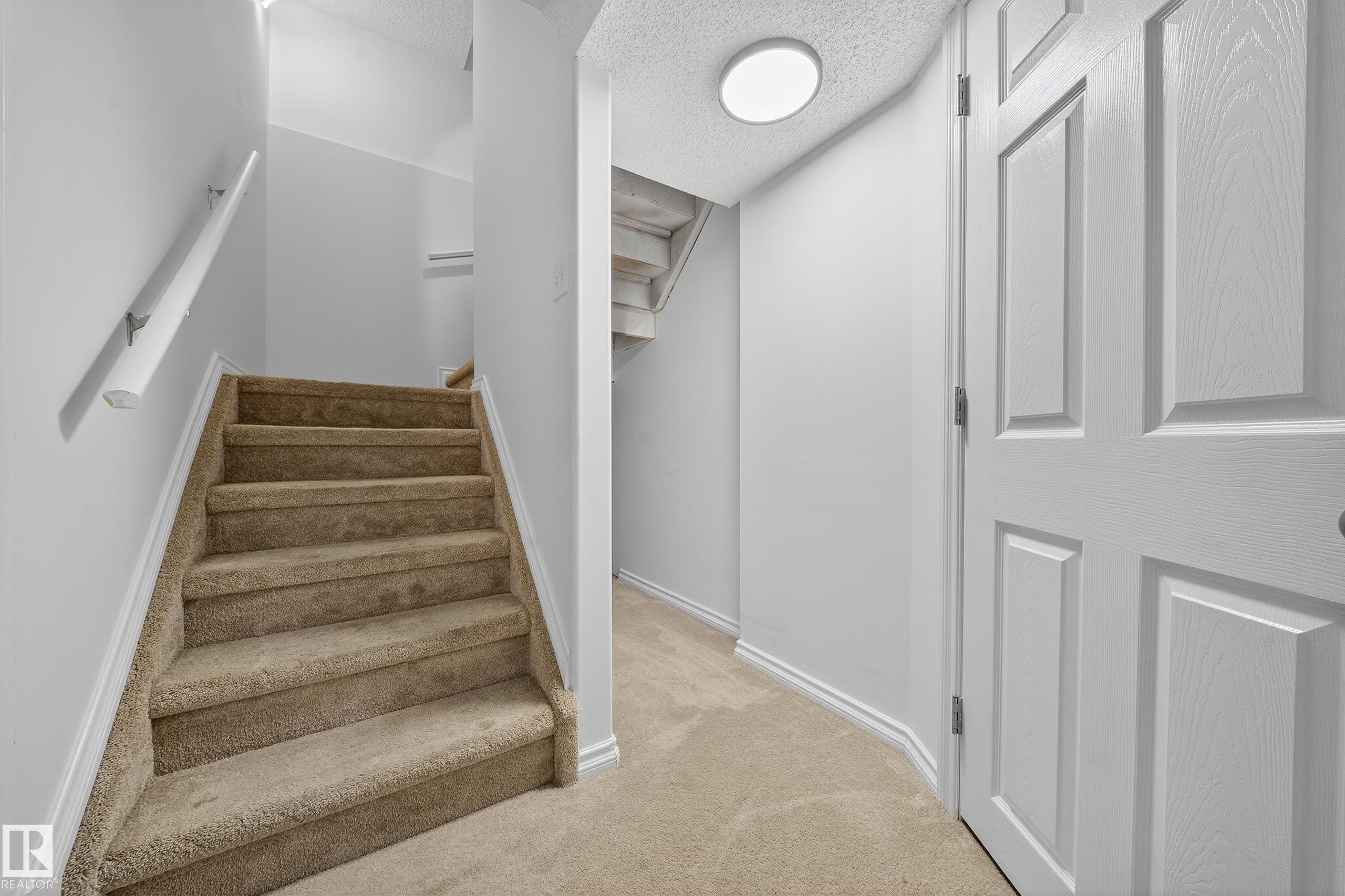 












1827 28 Street

,
Edmonton,




AB
T6T 0N8

