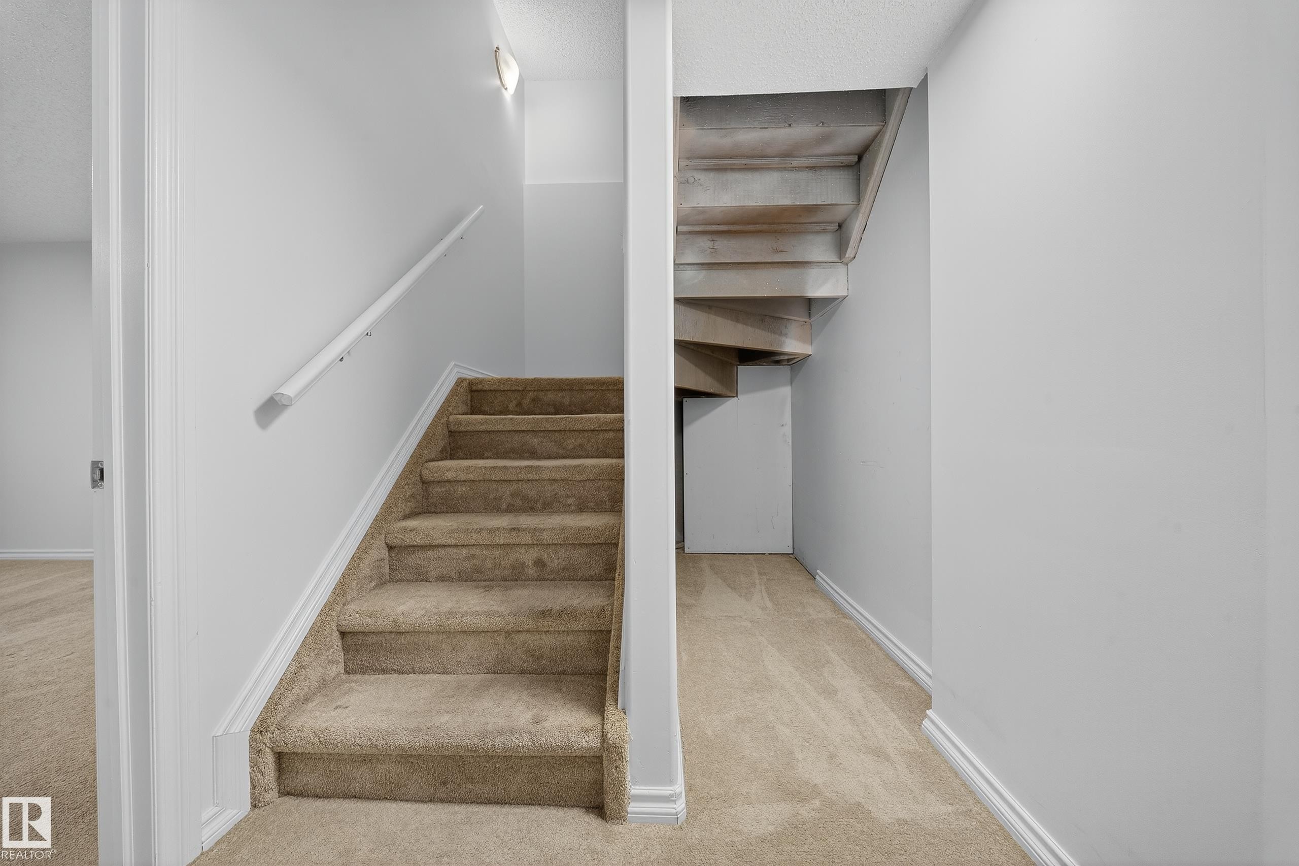 












1827 28 Street

,
Edmonton,




AB
T6T 0N8

