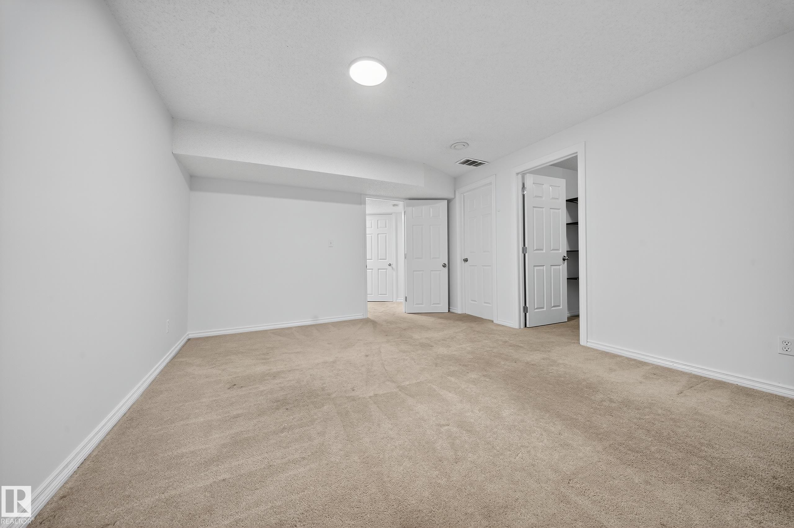 












1827 28 Street

,
Edmonton,




AB
T6T 0N8

