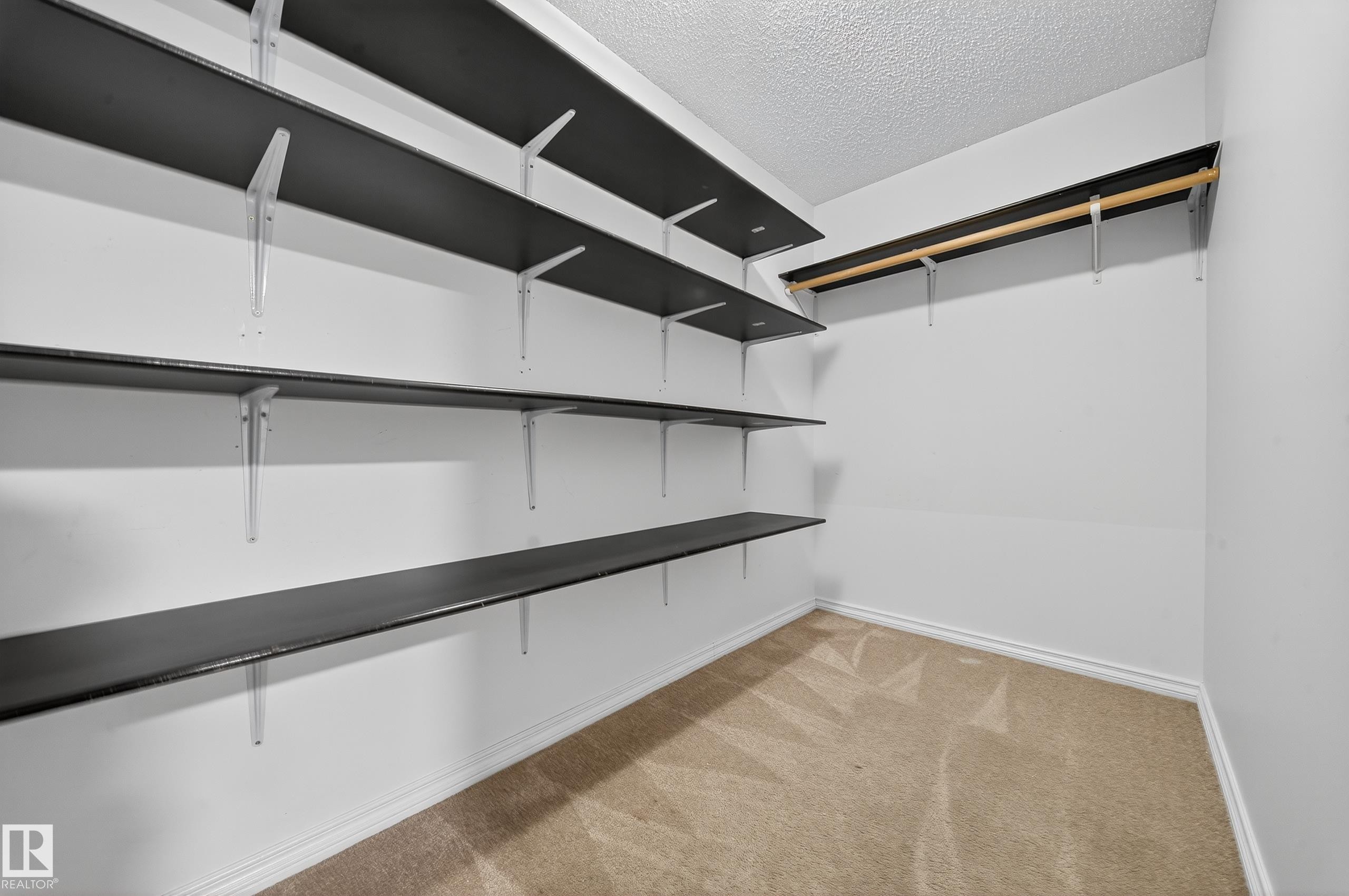 












1827 28 Street

,
Edmonton,




AB
T6T 0N8

